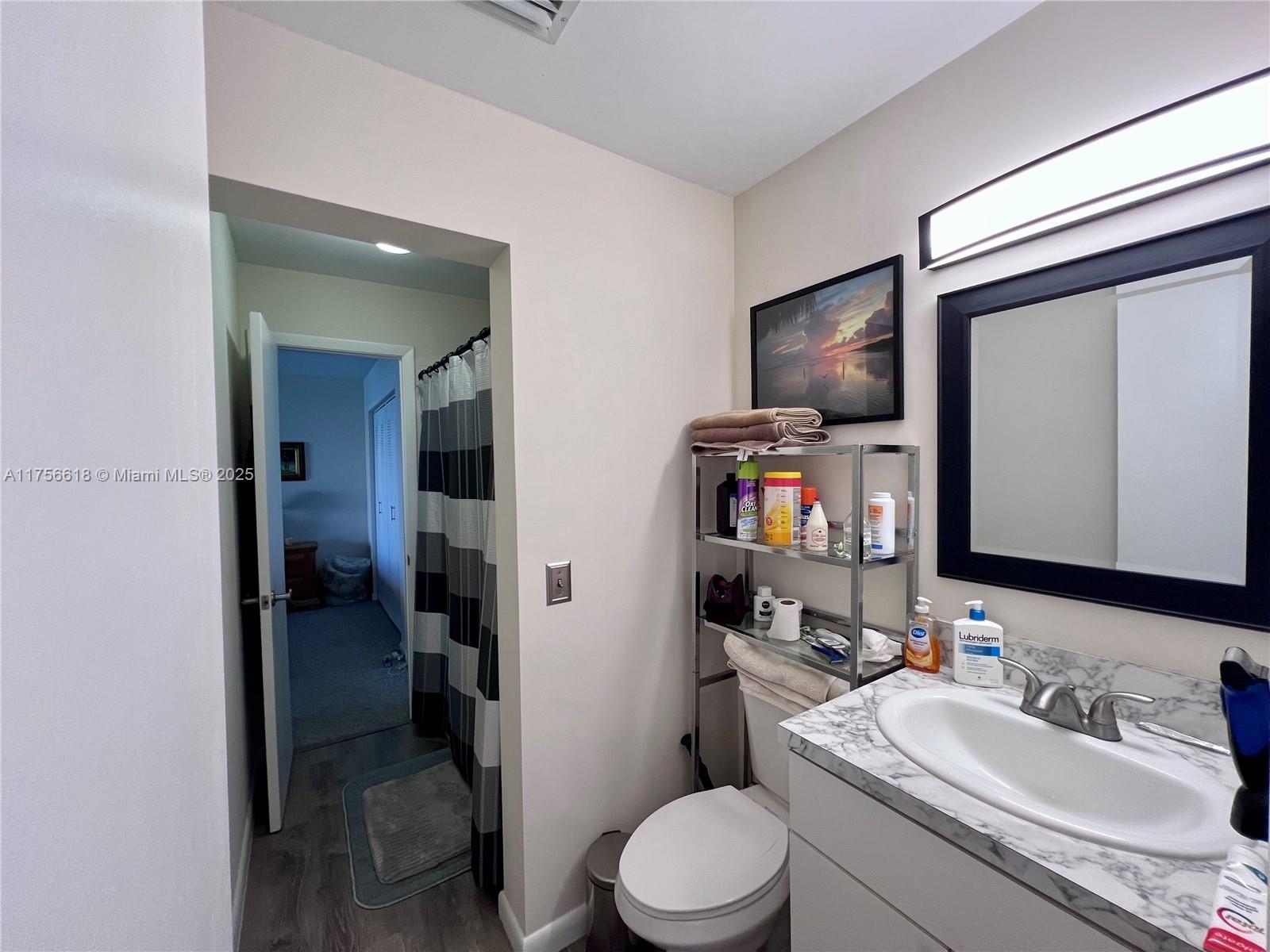 LAKESHORE CONDO 7 - Residential