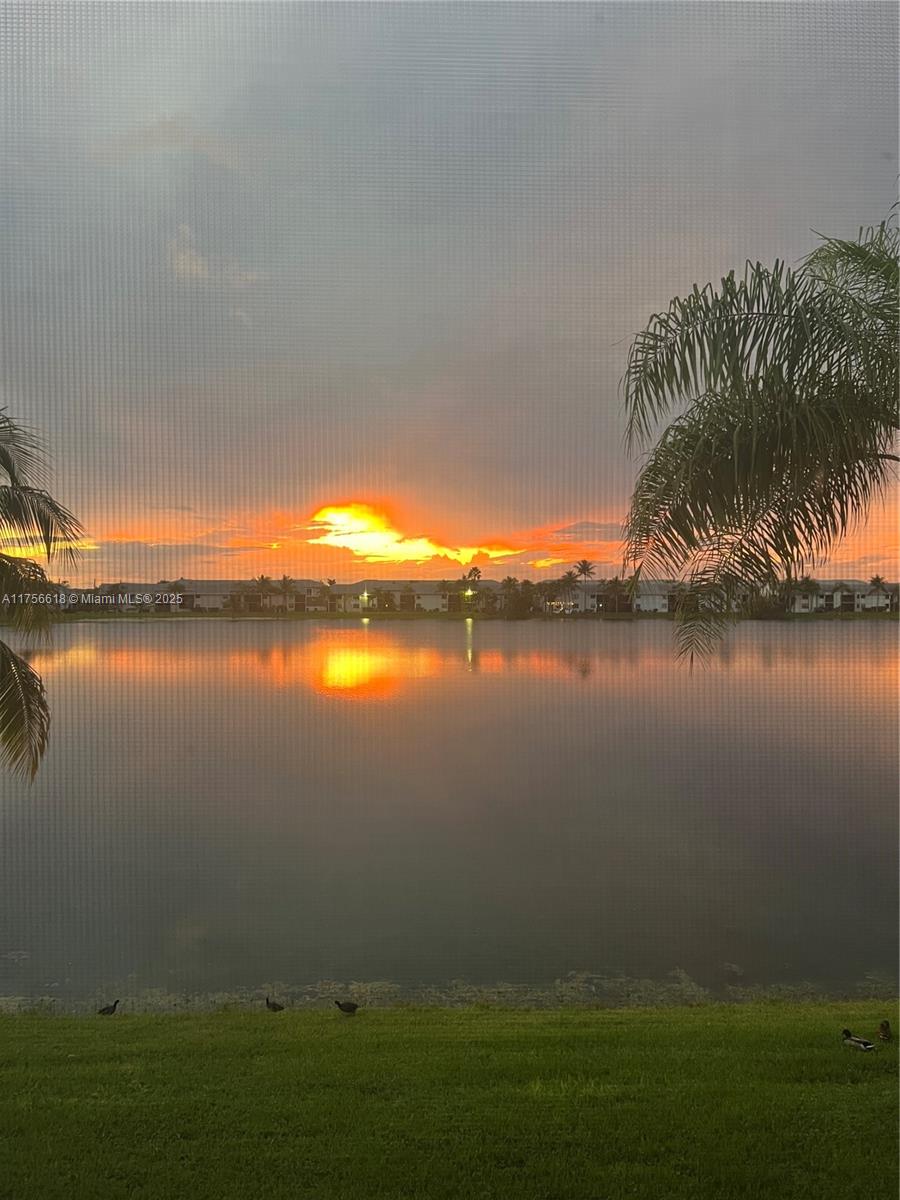 LAKESHORE CONDO 7 - Residential