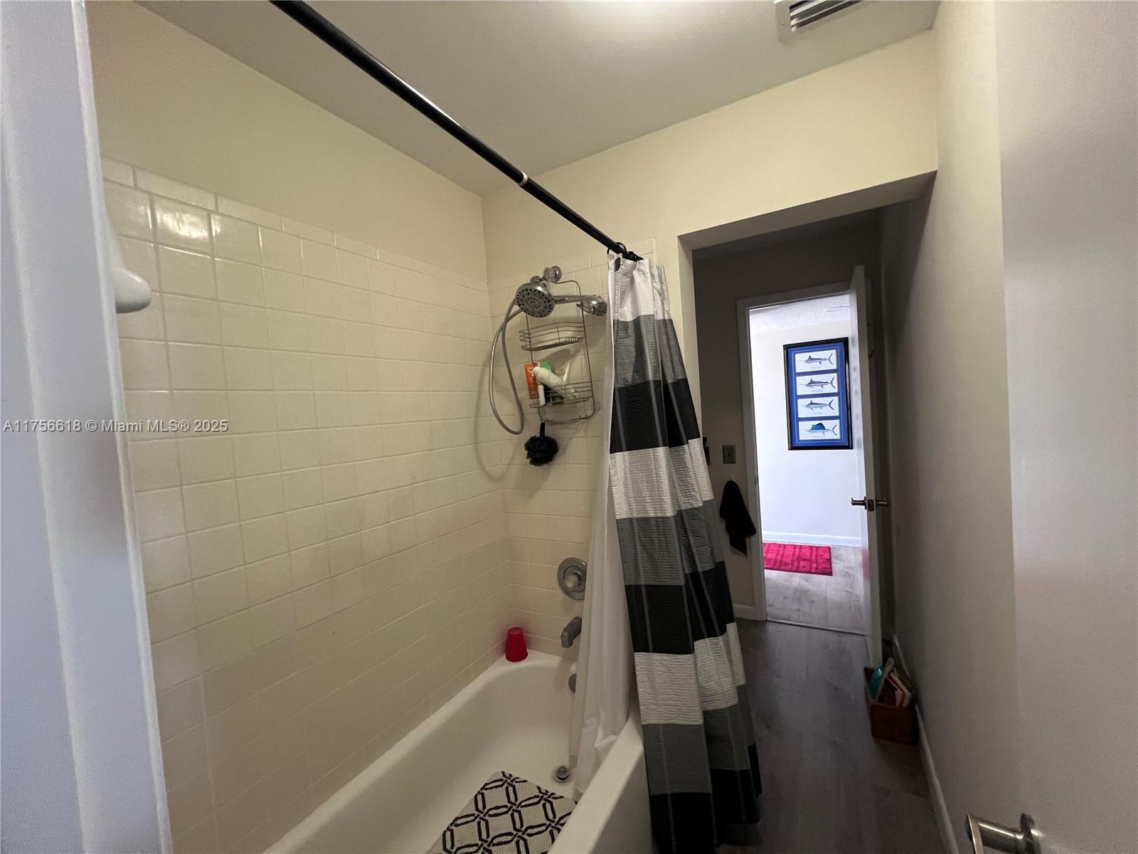 LAKESHORE CONDO 7 - Residential