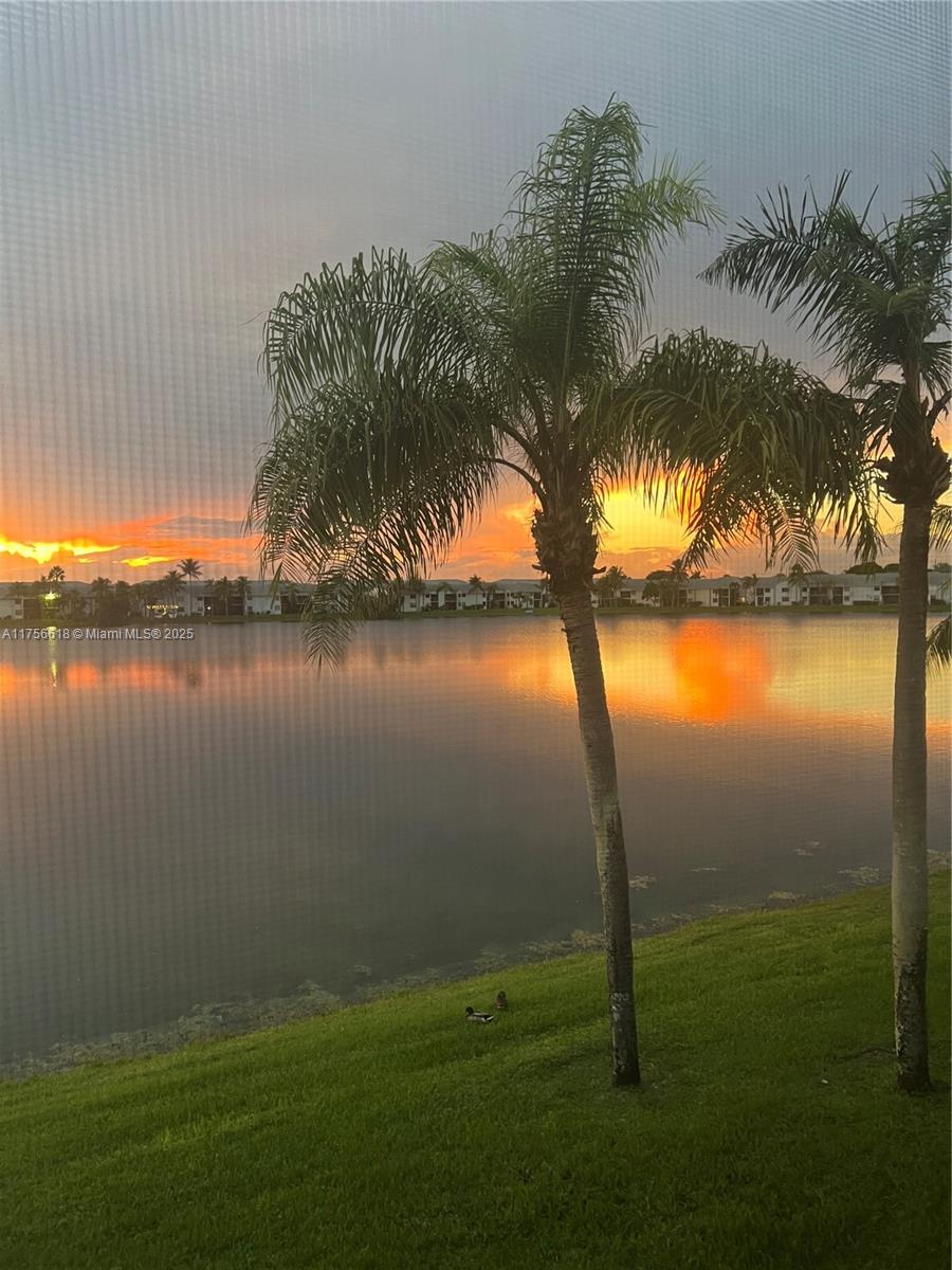 LAKESHORE CONDO 7 - Residential