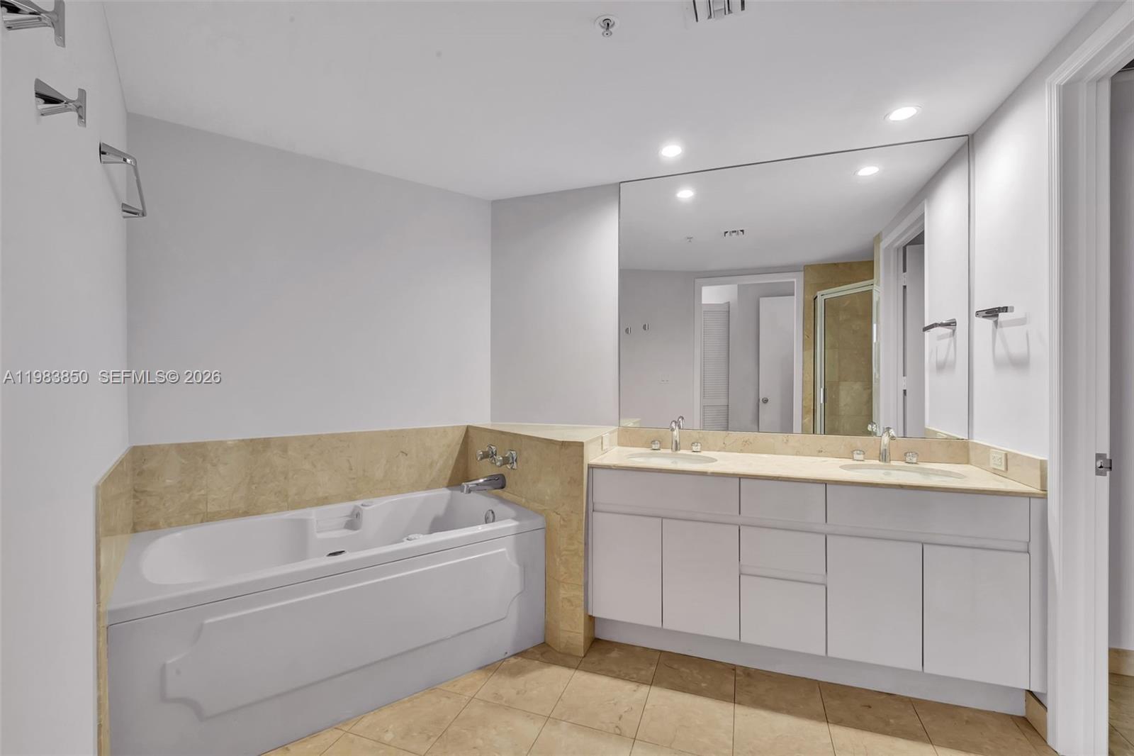 THREE TEQUESTA POINT COND - Residential