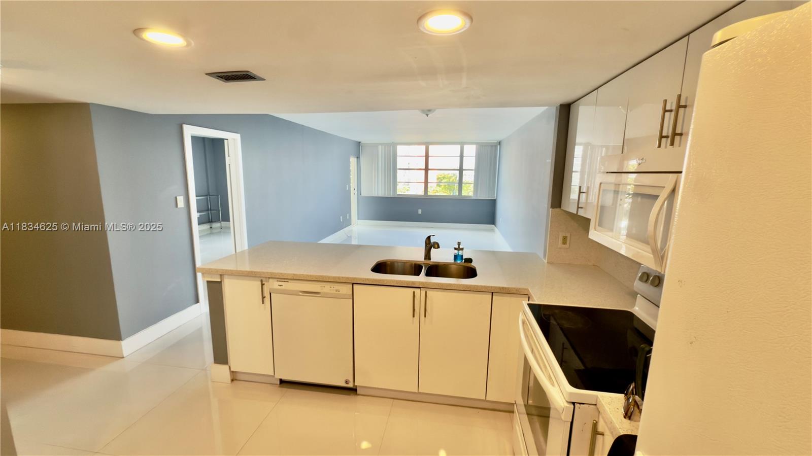 1351 NE Miami Gardens Dr 422E