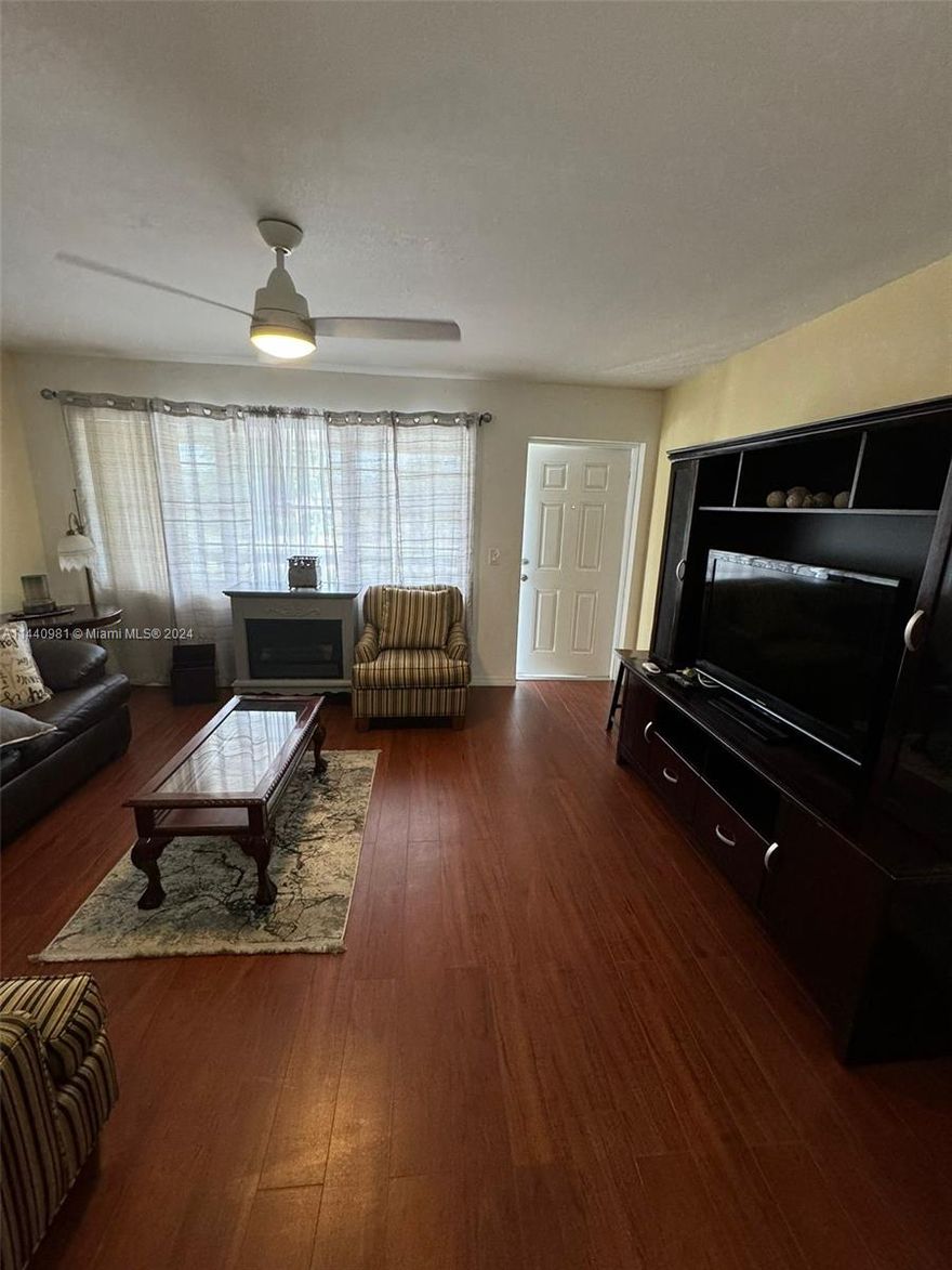 FRESH SPACIOUS 1 BEDROOM APARTMENT IN CENTURY VILLAGE WEST PALM BEACH , TILE FLOORS ,LOTS OF NATURAL LIGHT . SPACIOUS PATIO 1 PARKING SPACE ASSIGNED WONDERFUL AMENITIES SUCH A FITNESS CENTER ,POOL , THEATER ,CLUB HOUSE ,ACTIVITIES FOR RESIDENTS.TENANT IN PLACE TILL JUNE 2025 PAYING $ 1200 X MONTH

UNIT IS RENTED UNTIL 6/30/2025 AT $1,200.