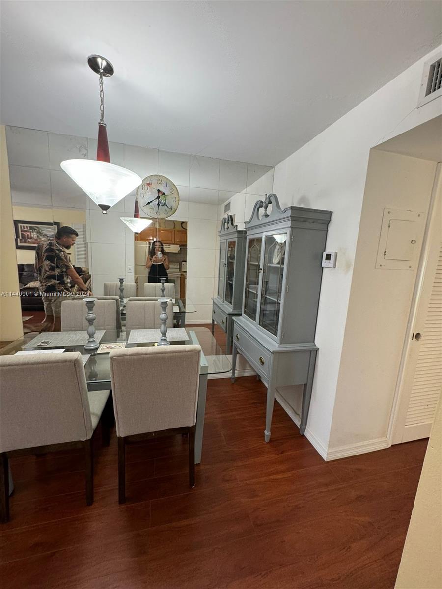 KENT CONDOS - Residential