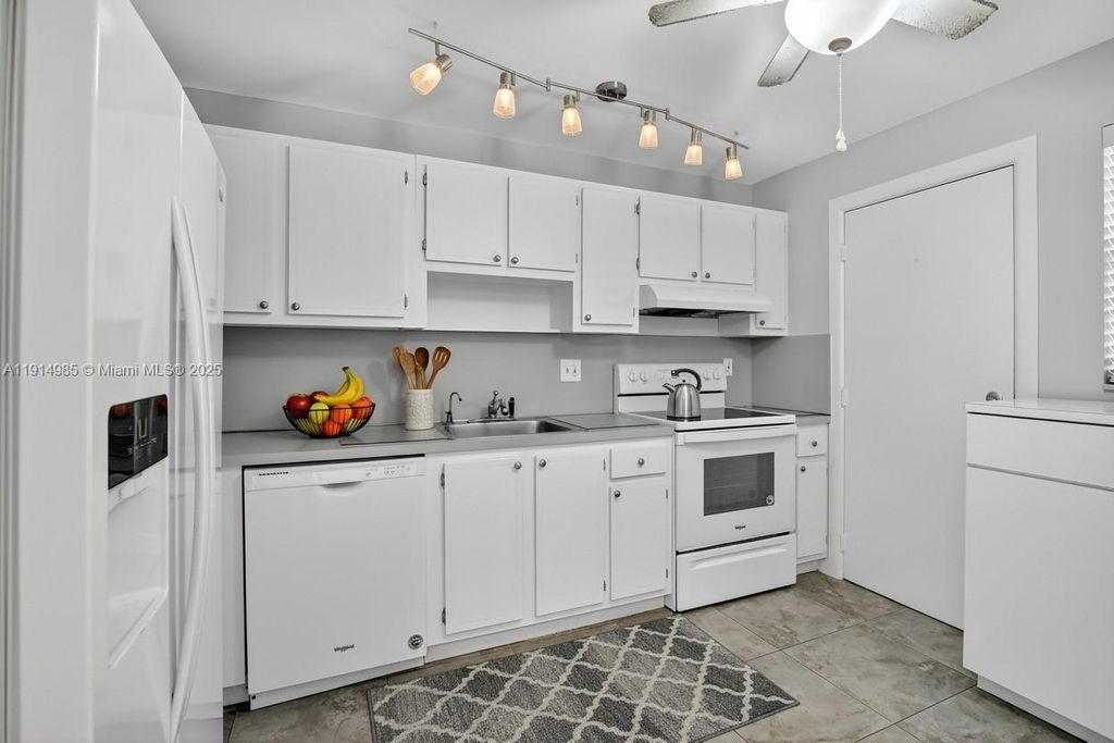 Photo of 3050 NE 16th Ave #407, Oakland Park, FL 33334 (MLS # A11914985)