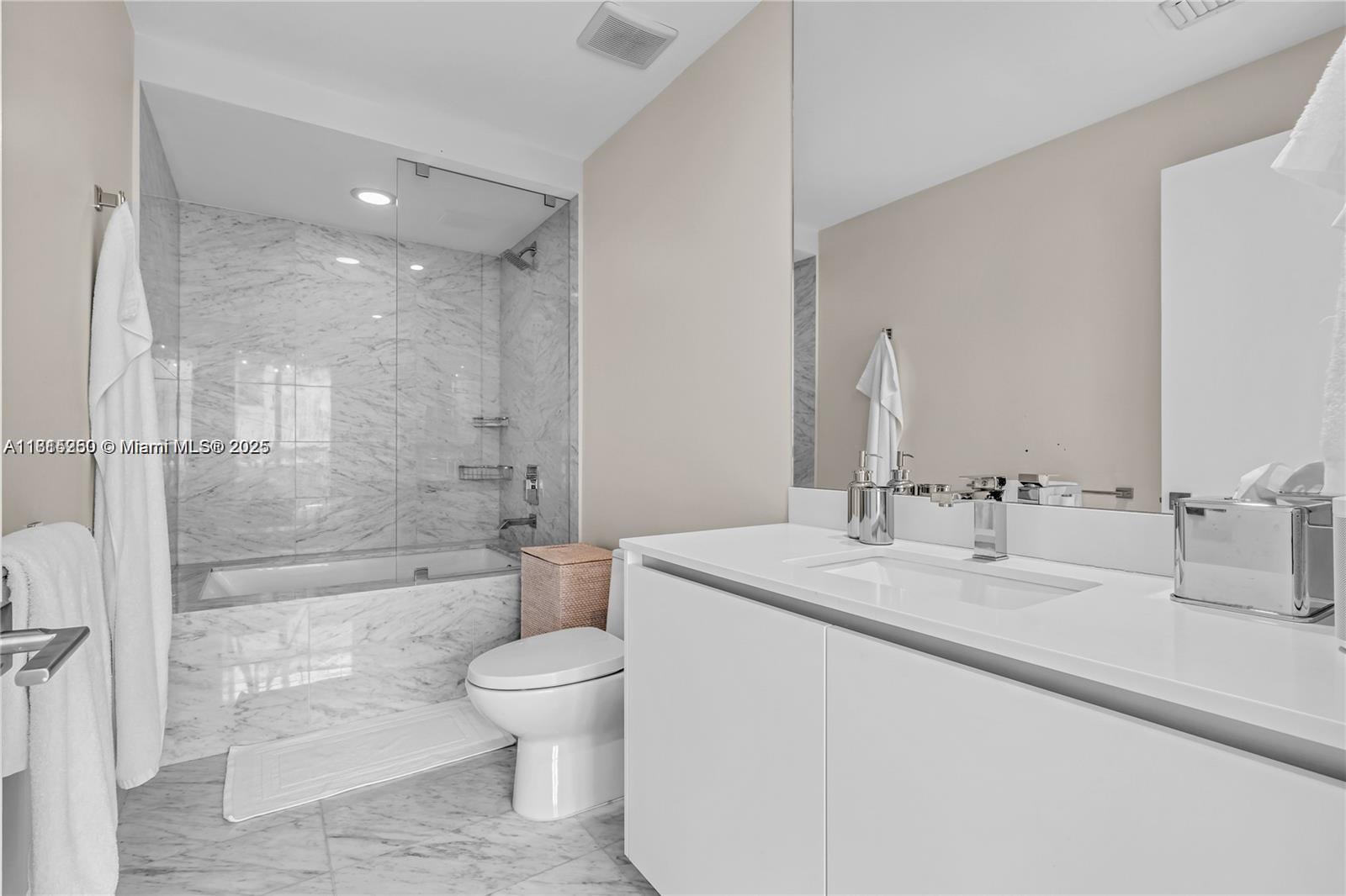 PARAISO BAY CONDO - Residential Lease