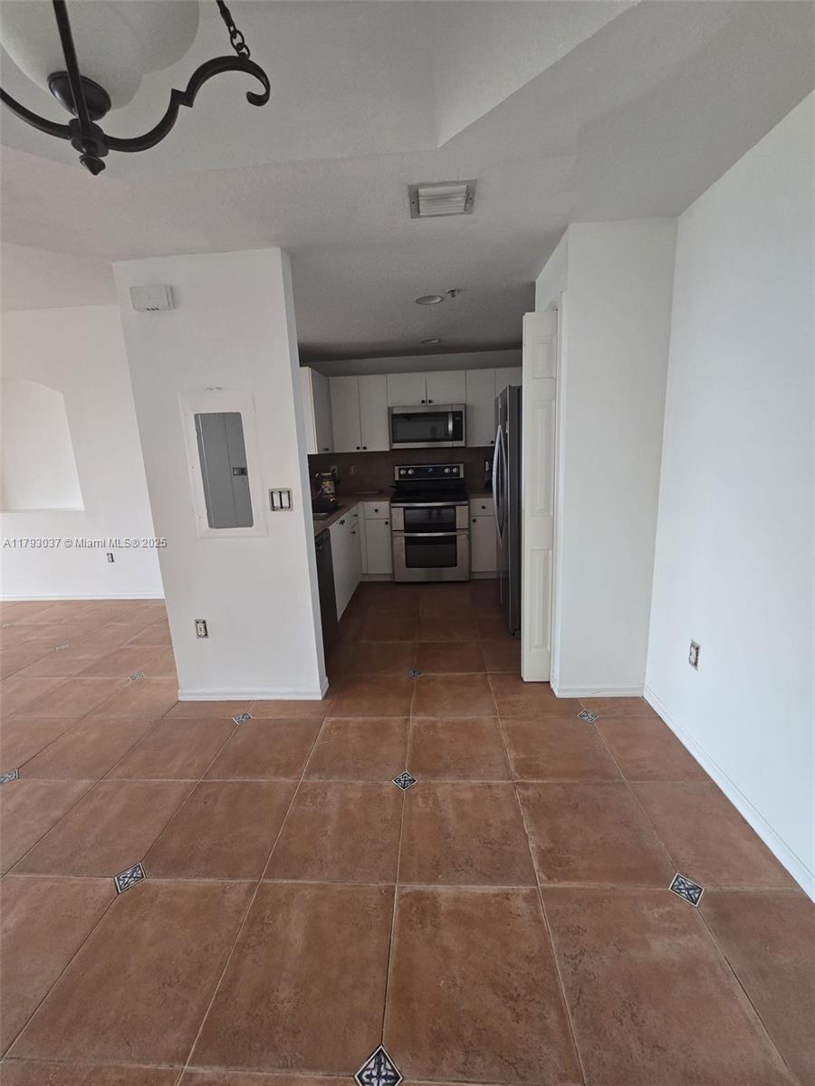 THE COURTS AT DORAL ISLES - Residential