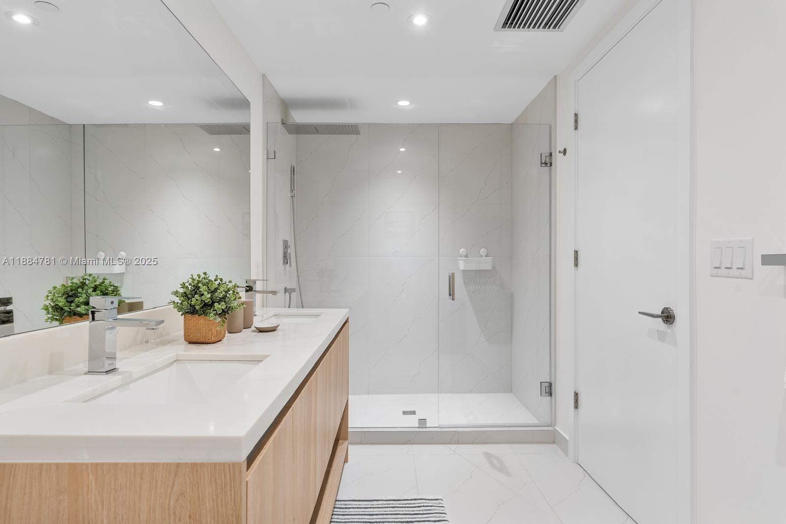 ALANA BAY HARBOR ISLAND - Residential Lease