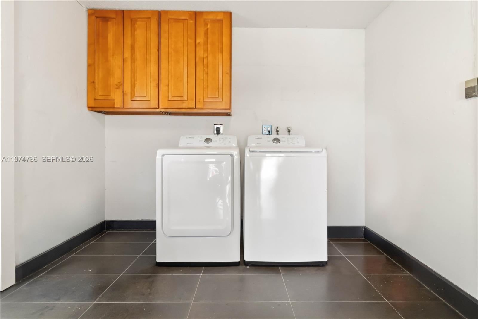 MAINLANDS OF TAMARAC LAKE - Residential Lease