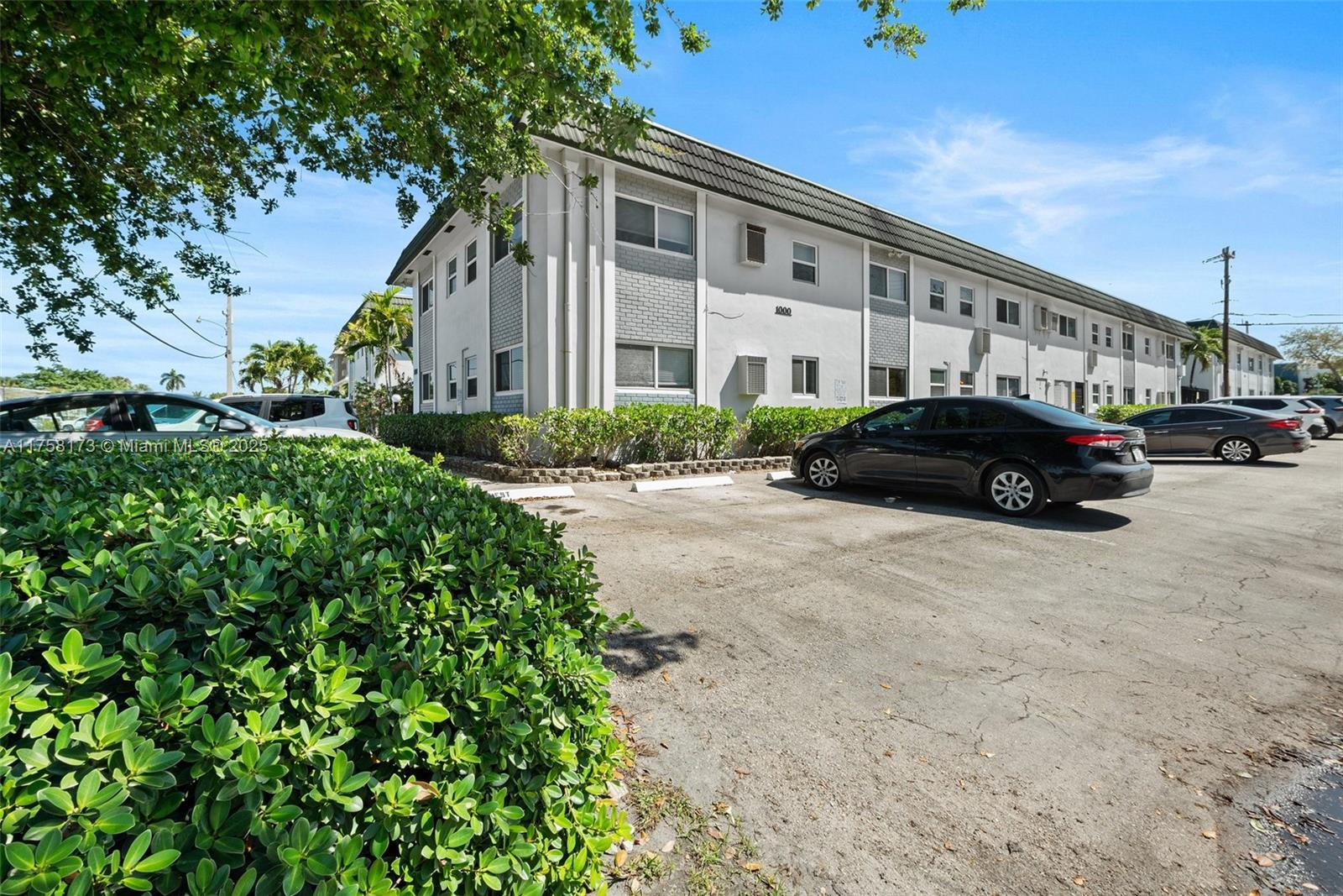 Property for Sale at 1000 Se 15th St 203, Fort Lauderdale, Broward County, Florida - Bedrooms: 1 
Bathrooms: 1  - $185,000