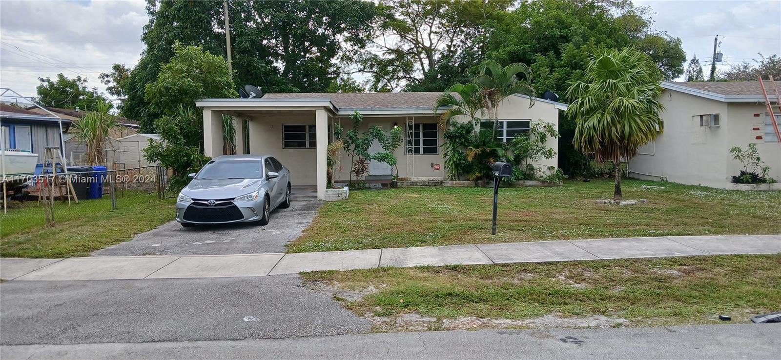 Property for Sale at 2810 Mayo St, Hollywood, Broward County, Florida - Bedrooms: 2 
Bathrooms: 1  - $414,400