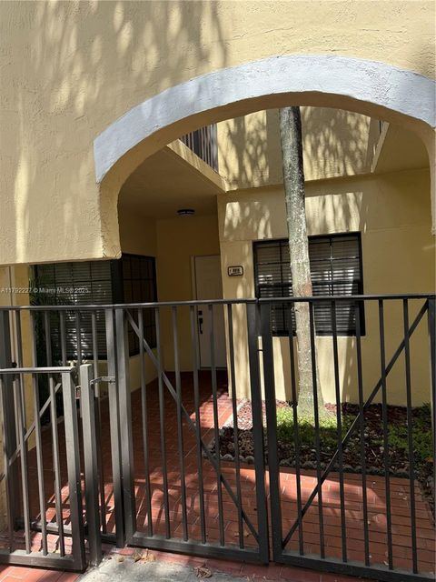 8819 SW 130th Pl 104 Miami FL 33186