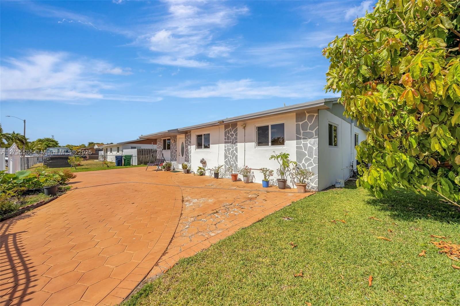 20200 Sw 112th Pl, Miami, Broward County, Florida - 4 Bedrooms  
3 Bathrooms - 