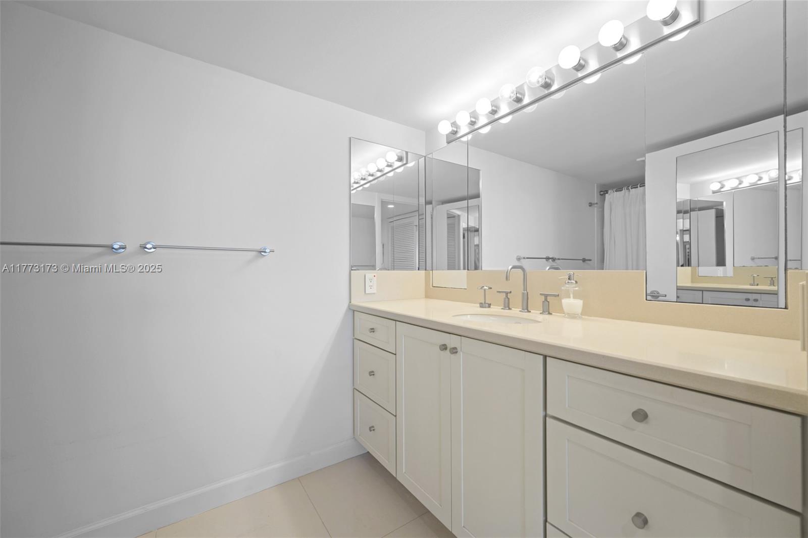 SOUTHPOINT CONDO - Residential