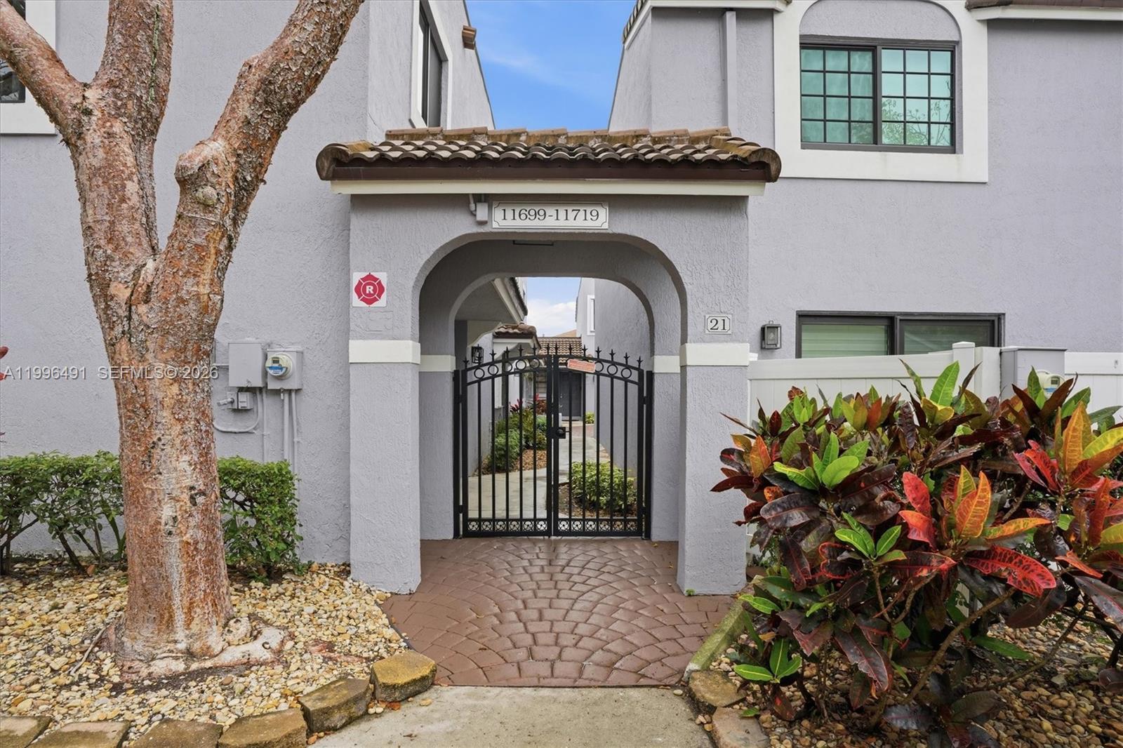 PEMBROKE LAKES SECTION EI - Residential