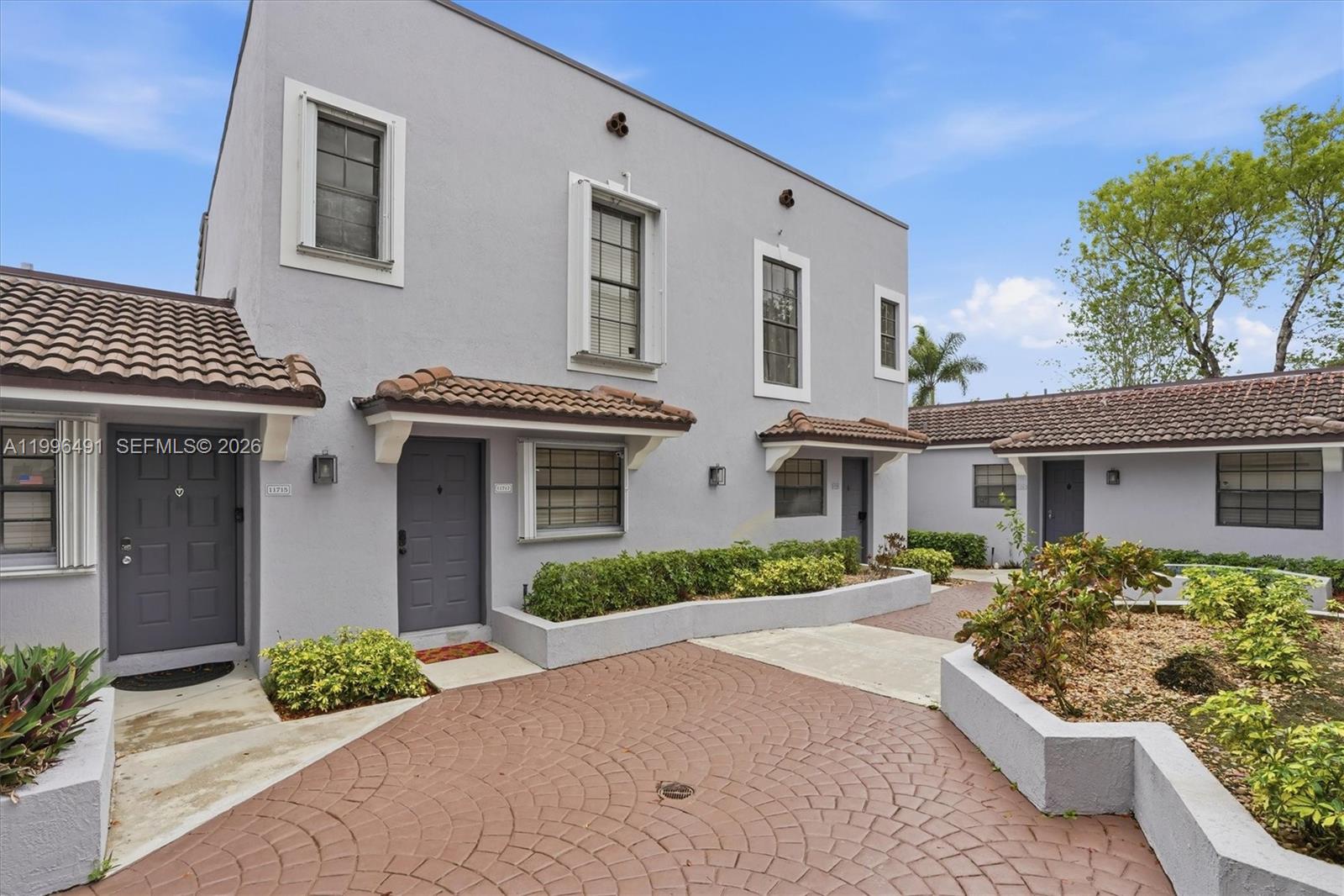 PEMBROKE LAKES SECTION EI - Residential