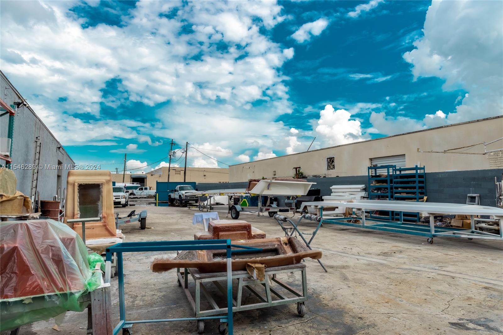 LEO GELVAN 1ST ADDN - Commercial Sale