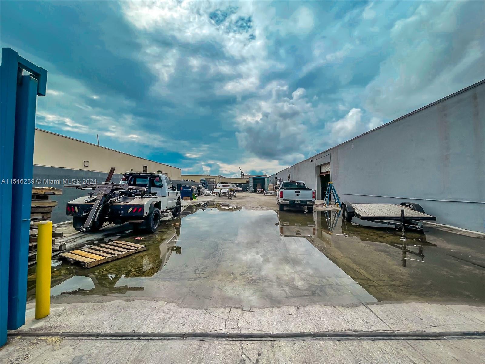 LEO GELVAN 1ST ADDN - Commercial Sale