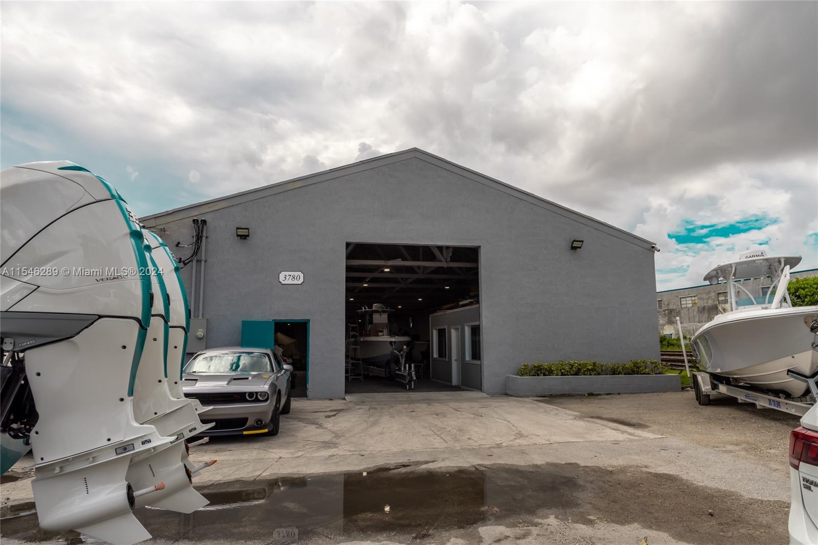 LEO GELVAN 1ST ADDN - Commercial Sale