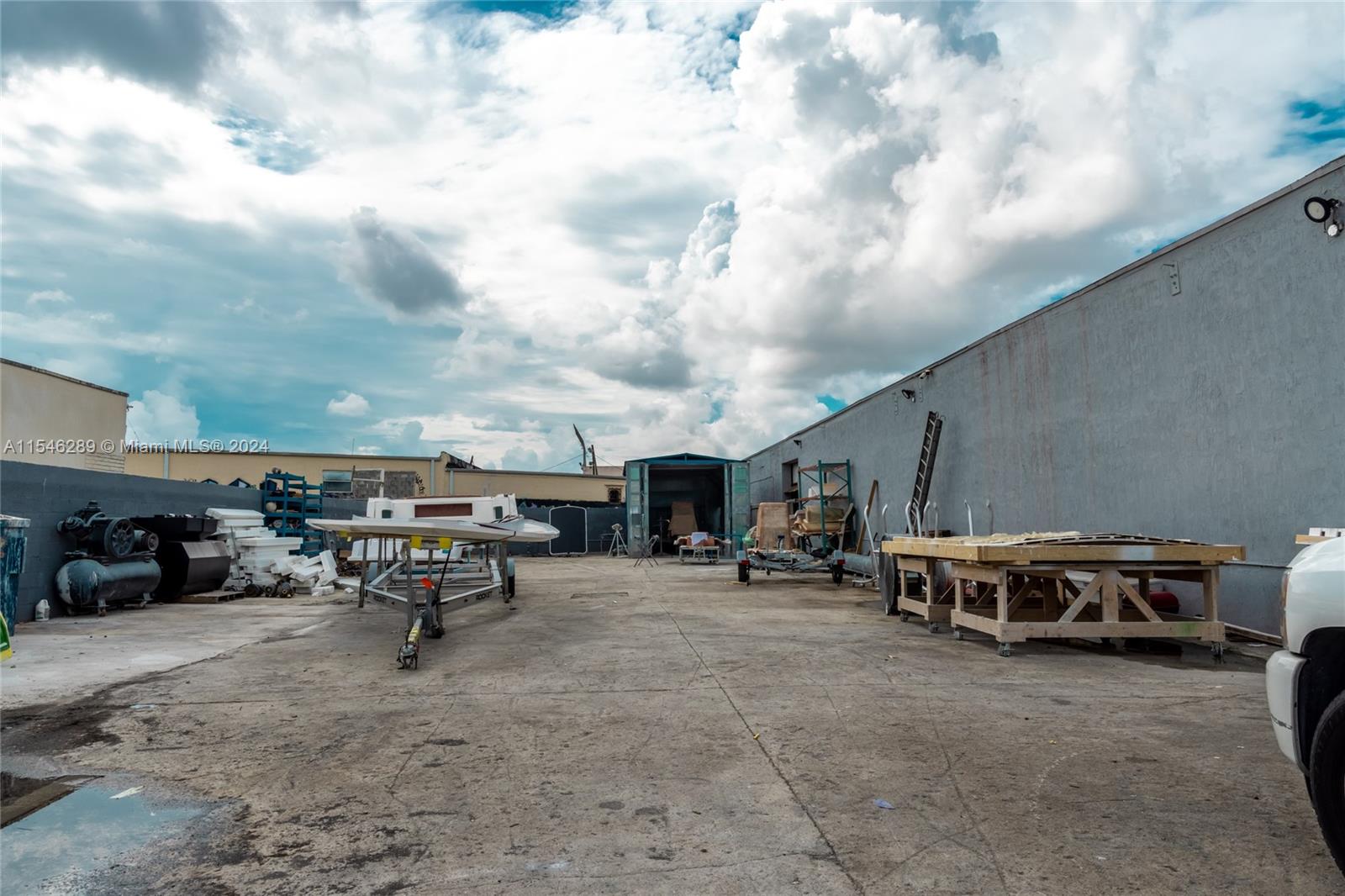 LEO GELVAN 1ST ADDN - Commercial Sale