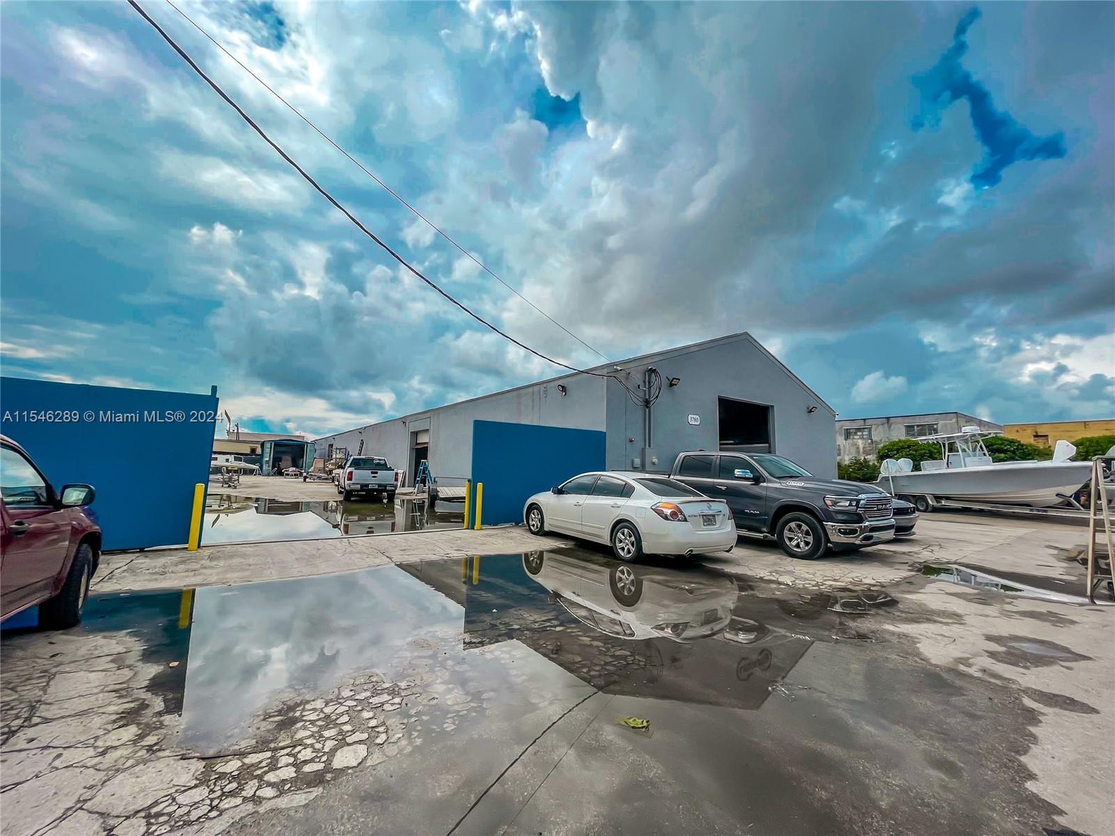 LEO GELVAN 1ST ADDN - Commercial Sale