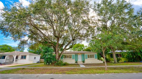 1230 NE 133rd St North Miami FL 33161