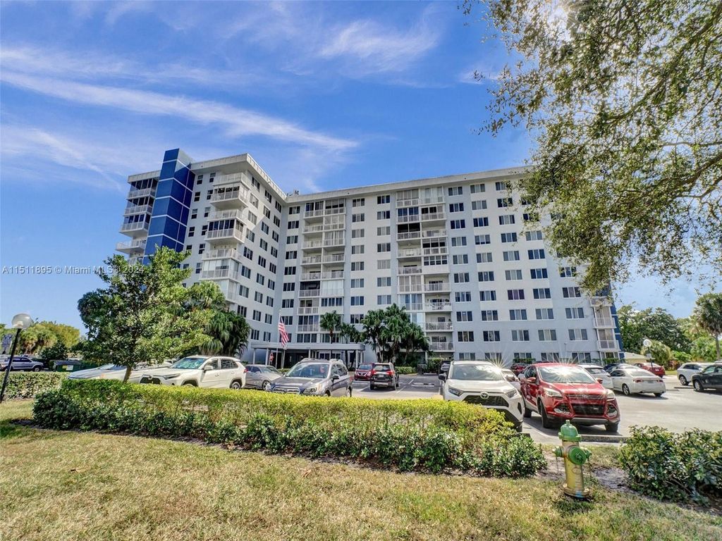 Photo of 4200 Hillcrest Dr #619, Hollywood, FL 33021 (MLS # A11511895)