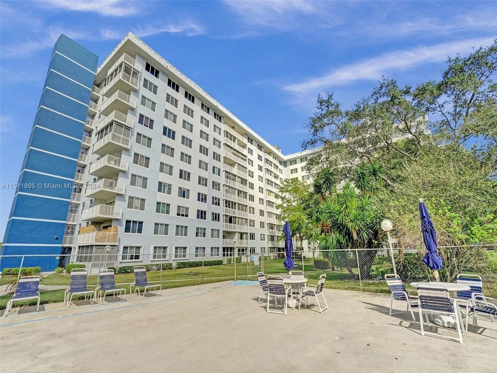 Photo of 4200 Hillcrest Dr #619, Hollywood, FL 33021 (MLS # A11511895)