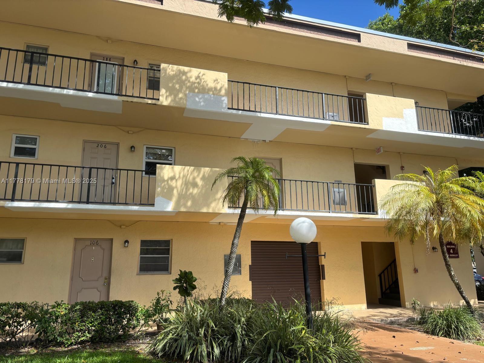 Property for Sale at 151 Berkley Rd 206, Hollywood, Broward County, Florida - Bedrooms: 1 
Bathrooms: 2  - $147,900