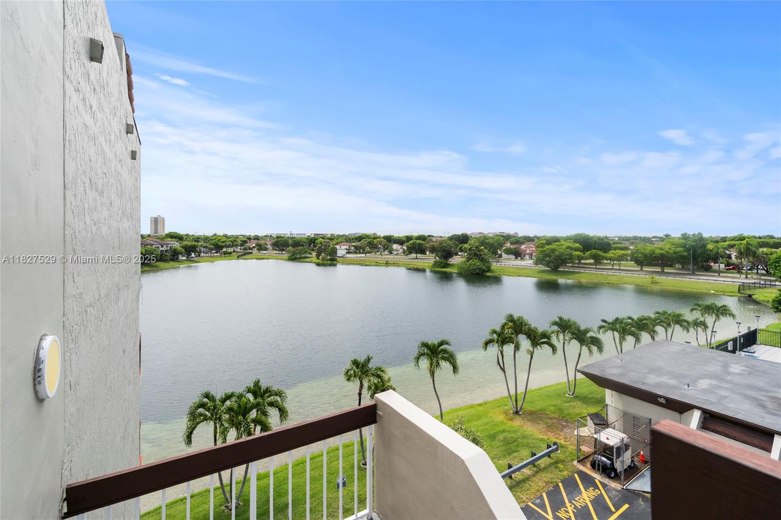 Wonderful condo 2/2, marvelous views: lake-city to enjoy with peace and relaxation on last floor, hurricane shutters, new roof, pool, tennis, basketball courts, on one of the best communities in Fontainebleau. Lot or guest parking, special to stir? home, family or investment, close to A+ schools, expressways, rest, malls, shopping, banks and much more. On site security, overnight. Owner motivated, just bring your offer.