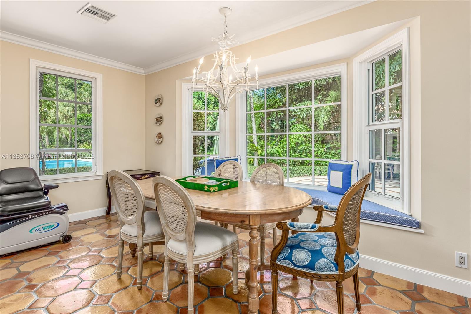 ISLAND BEACH THE REVISED - Residential