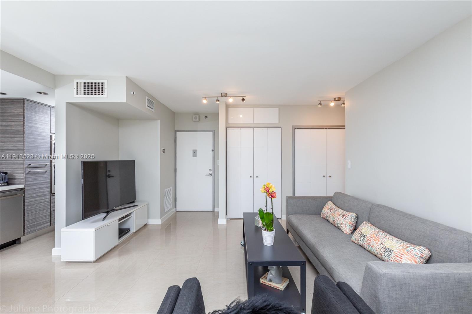 MIRADOR 1000 CONDO - Residential Lease