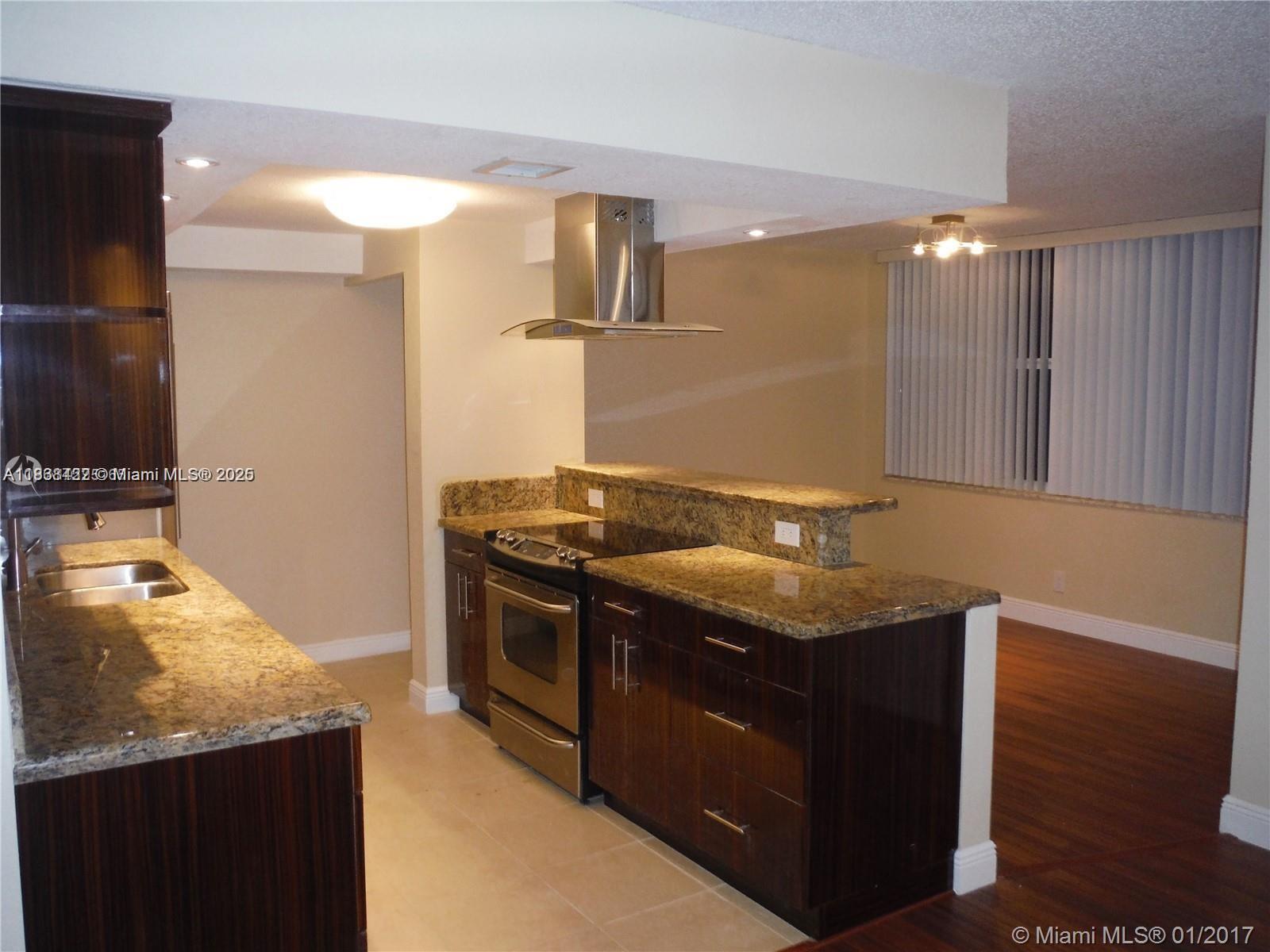 Coming Soon! Don't miss this freshly painted apartment, new flooring throughout, this 2Be /2Ba with 965 sq ft, offers an open kitchen with granite counter tops and SS appliances. Beautiful balcony with peaceful views of the creek,and a formal dining area.
LIVE OAK CONDO TWELVE OF PINE ISLAND RIDGE F. offer an impressive Club House, with amenities of a resort, a restaurant, gym, pool, playground, beautiful green areas to walk, golf courses & more. You can't beat the magnificent location, near main roads, shopping & Nova University. Association requiere 700 credit score. Monthly income equal to 3 month rent.