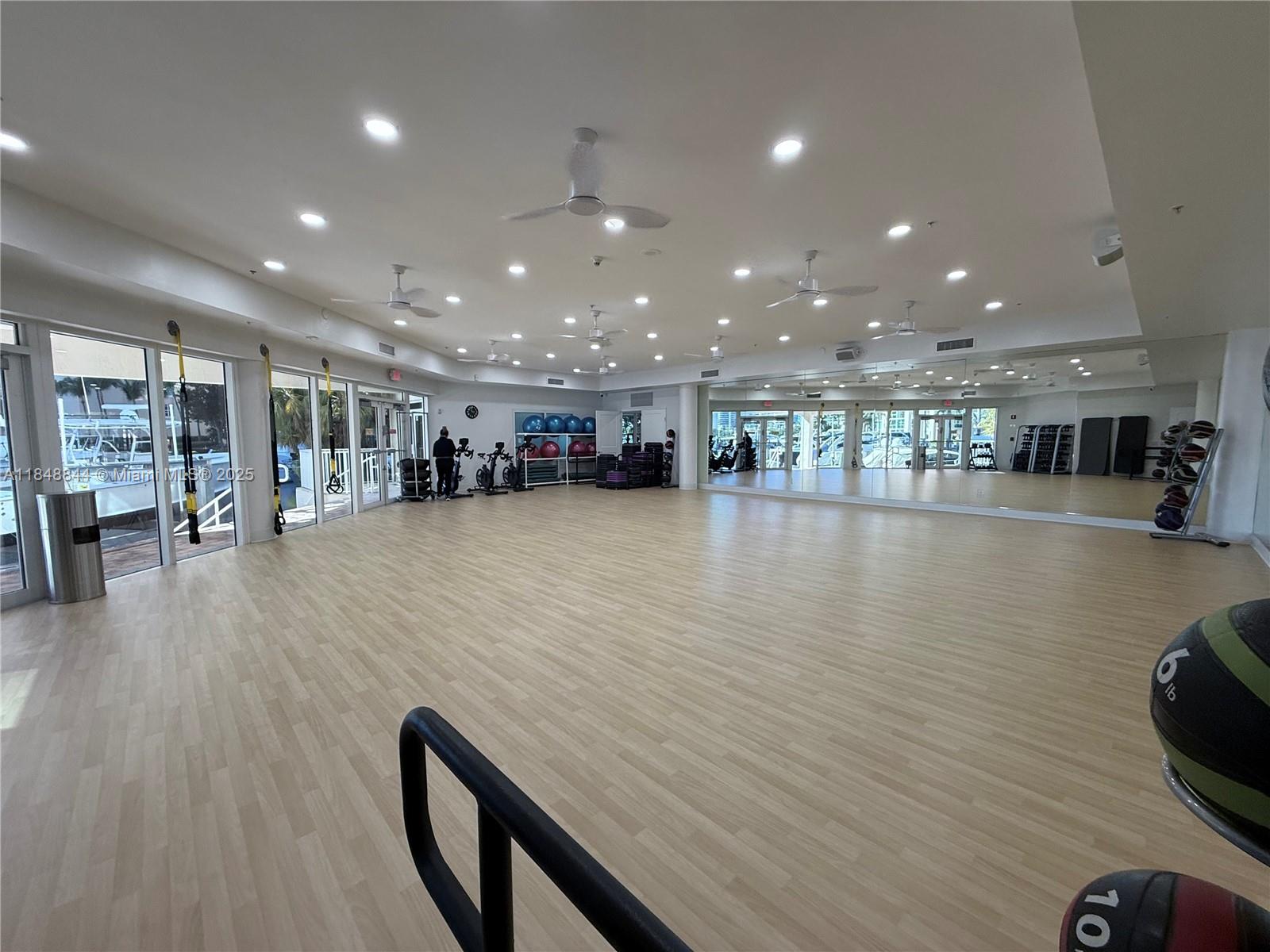 AVENTURA MARINA CONDO NUM - Residential