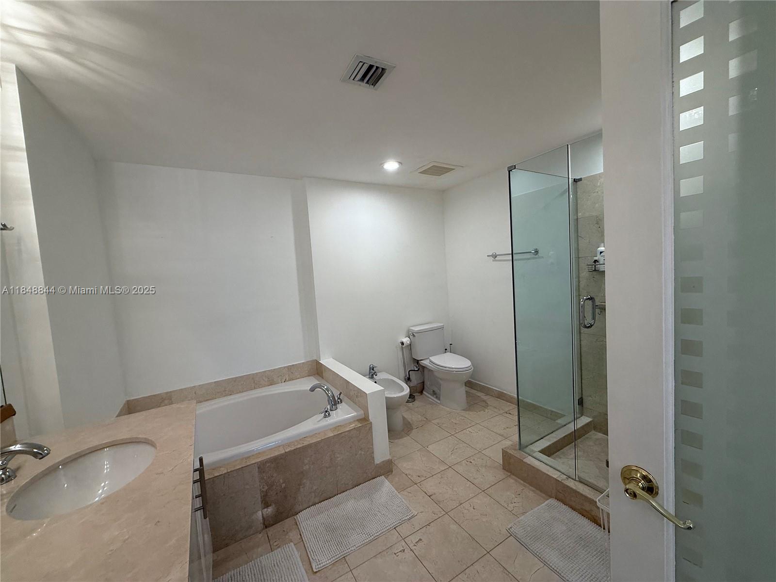 AVENTURA MARINA CONDO NUM - Residential