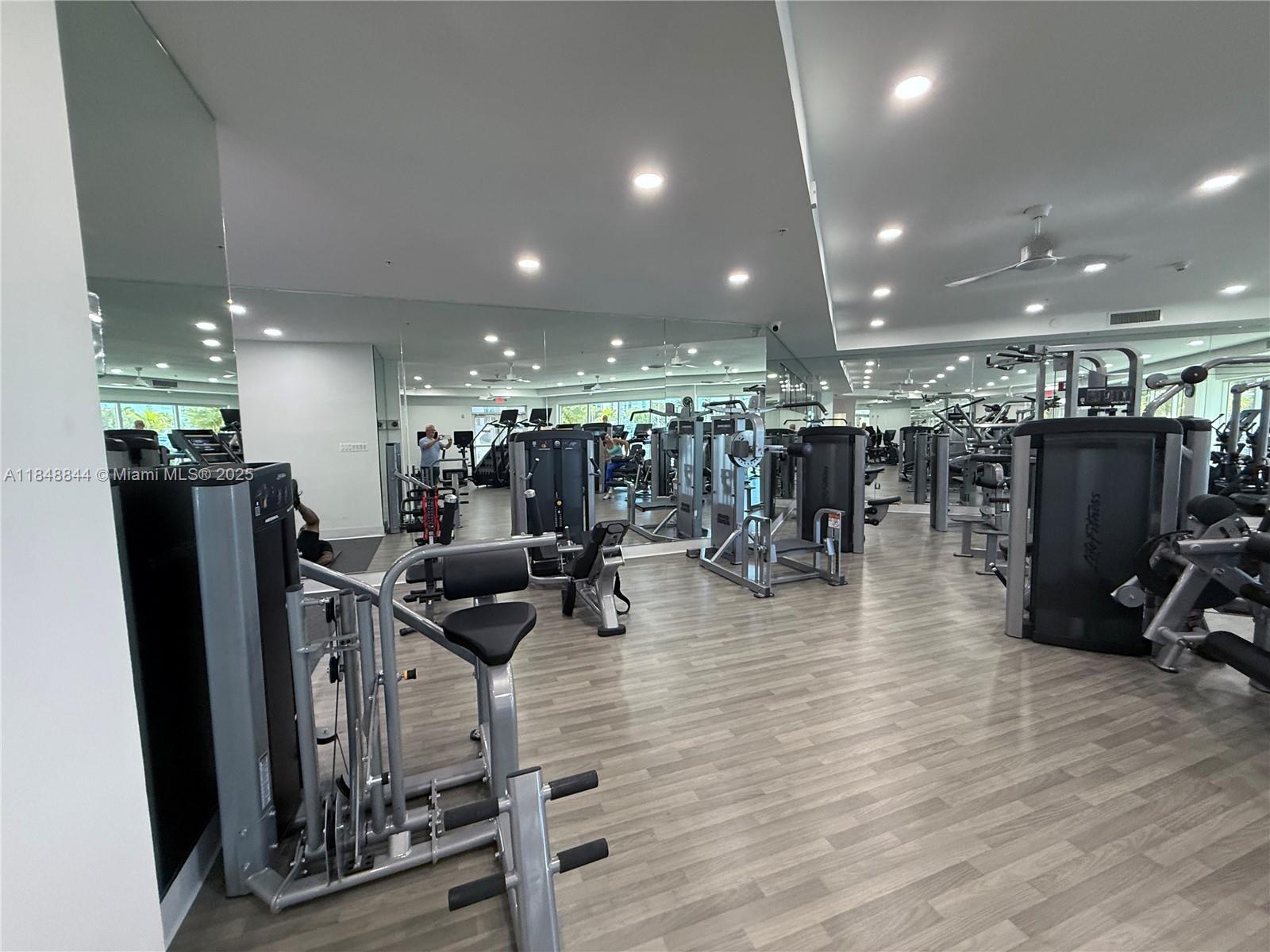 AVENTURA MARINA CONDO NUM - Residential