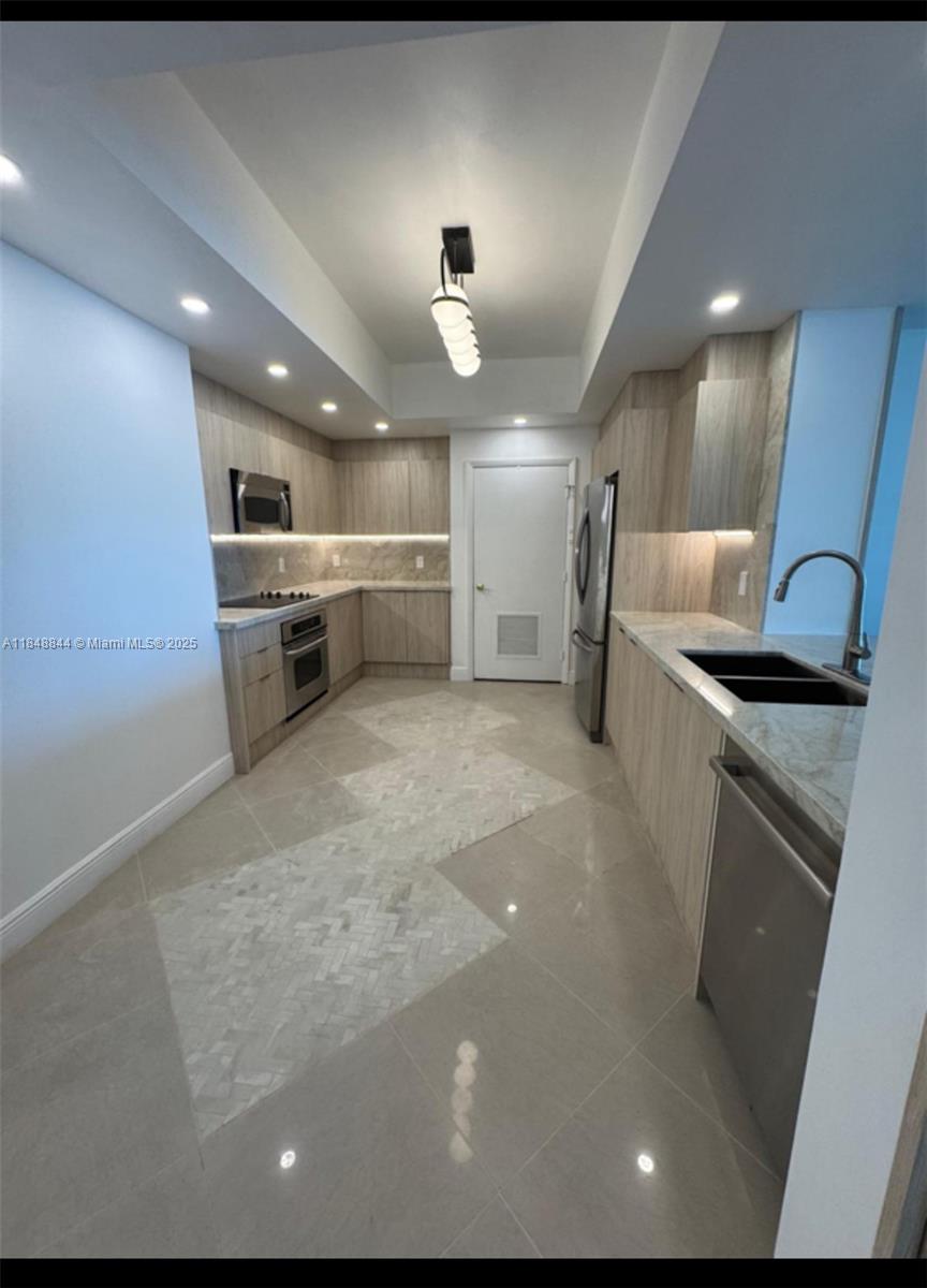 AVENTURA MARINA CONDO NUM - Residential