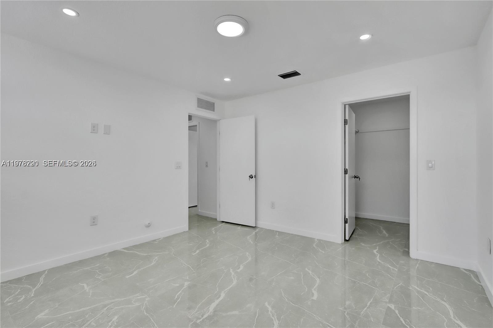 S MIAMI HEIGHTS ADDN H - Residential Lease