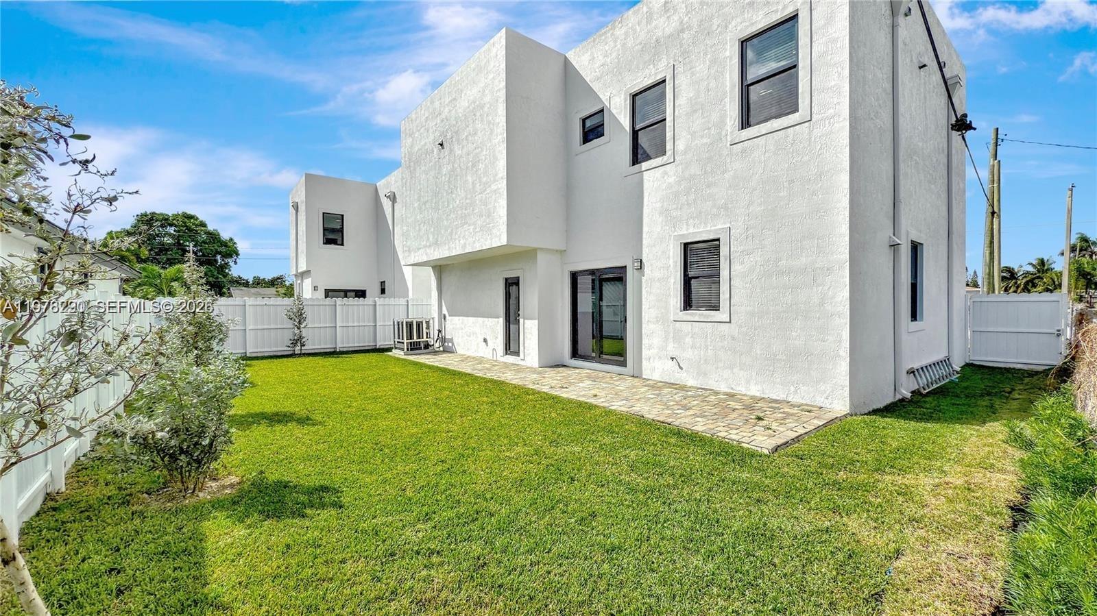 S MIAMI HEIGHTS ADDN H - Residential Lease