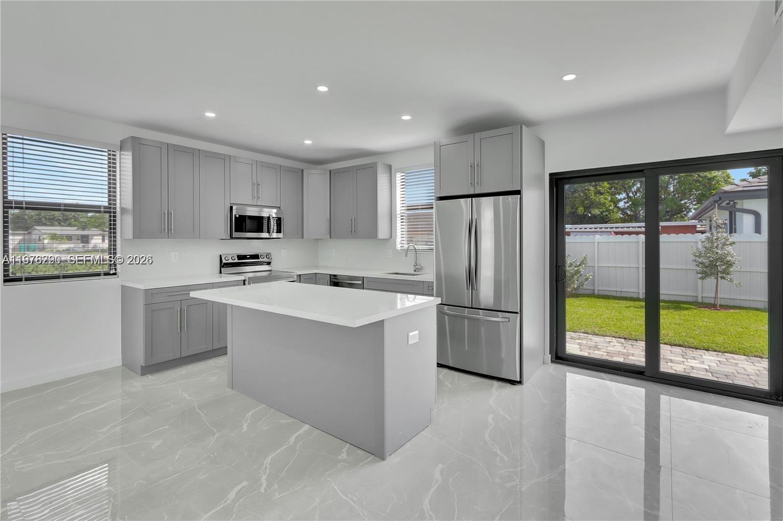 S MIAMI HEIGHTS ADDN H - Residential Lease