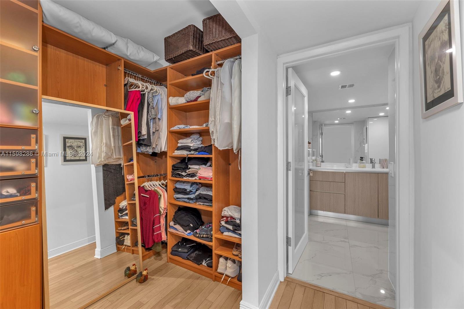 VENETIA CONDO - Residential