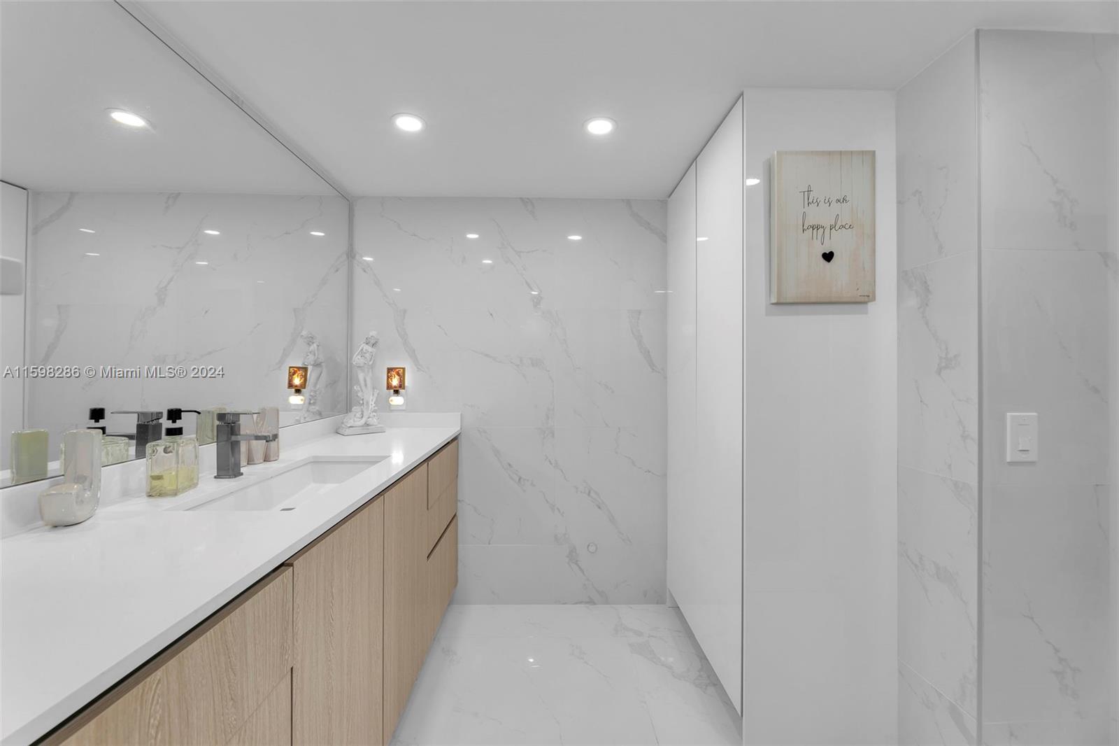VENETIA CONDO - Residential