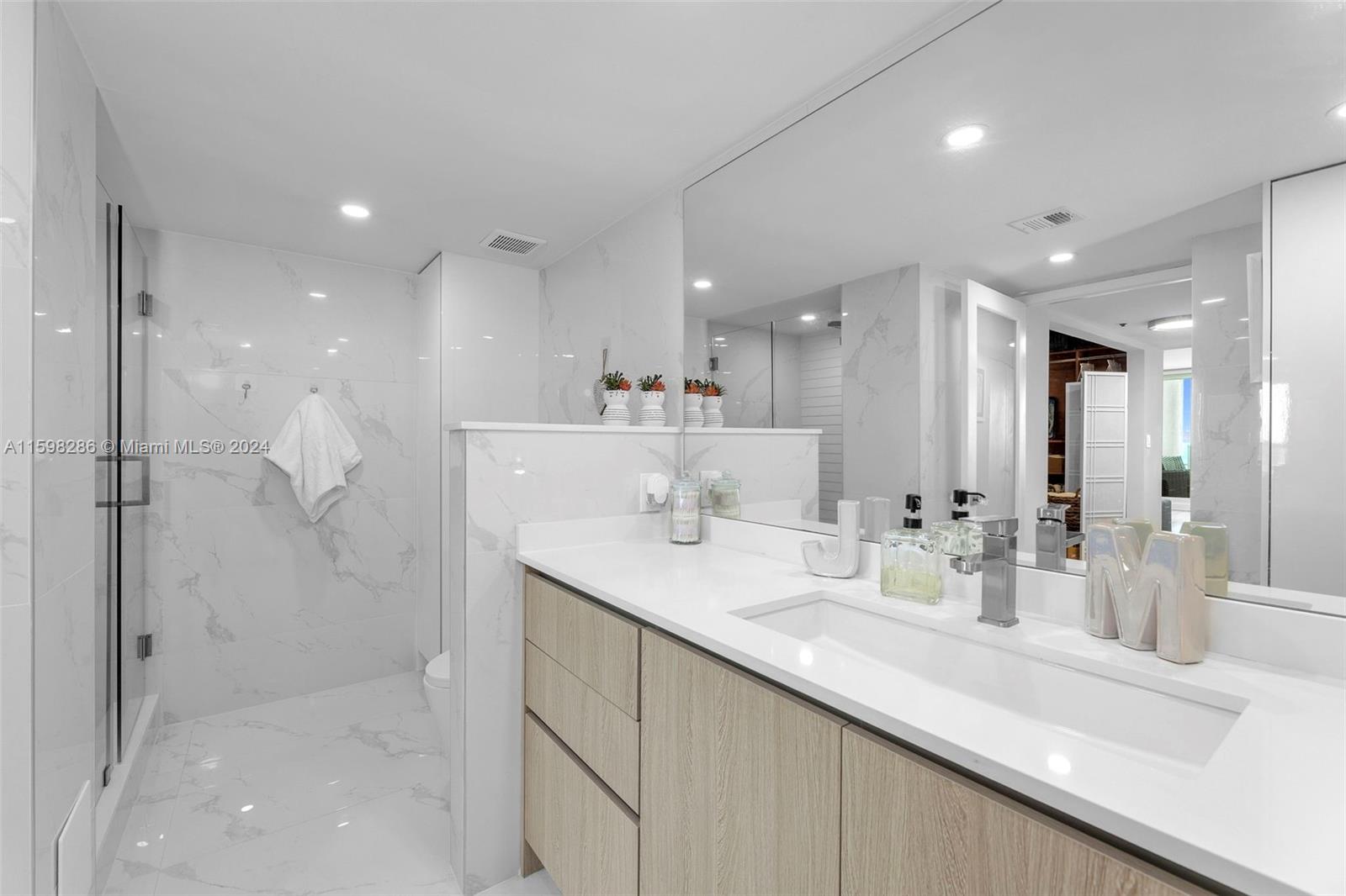 VENETIA CONDO - Residential