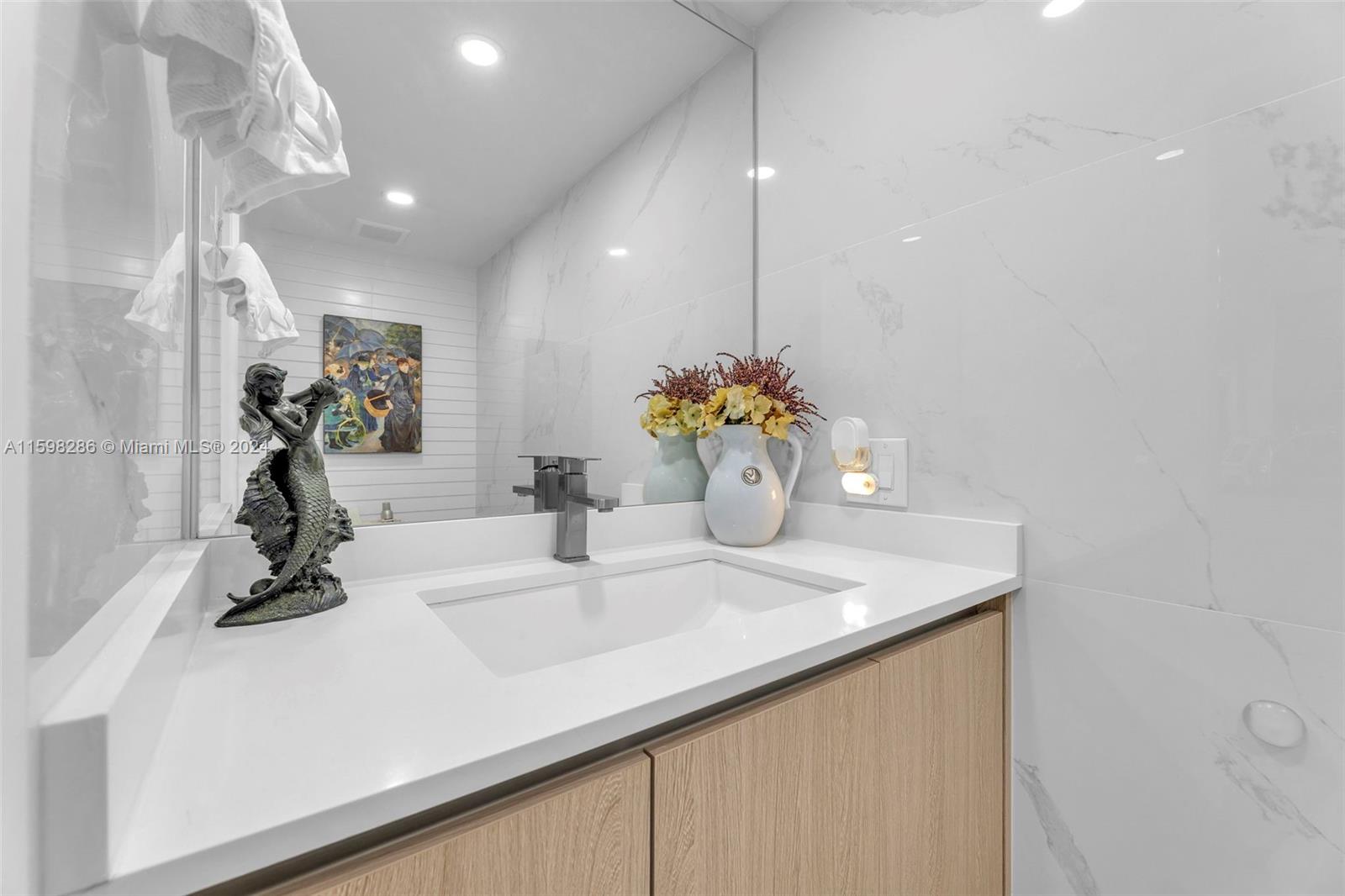 VENETIA CONDO - Residential
