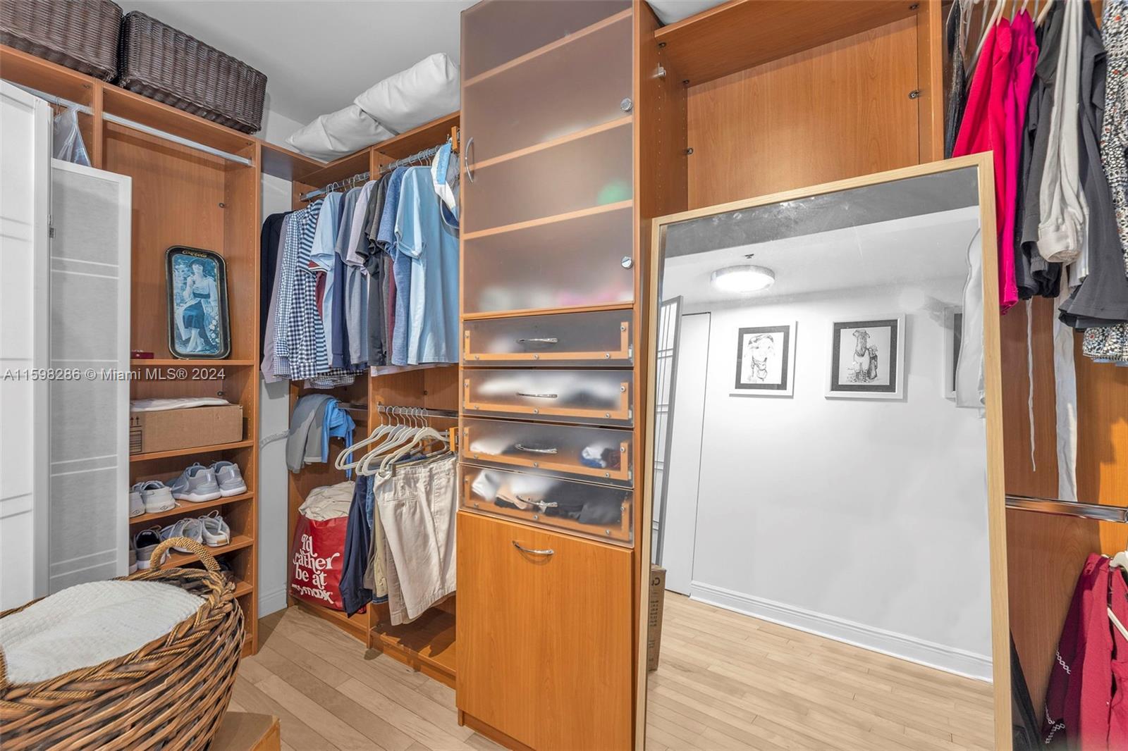 VENETIA CONDO - Residential