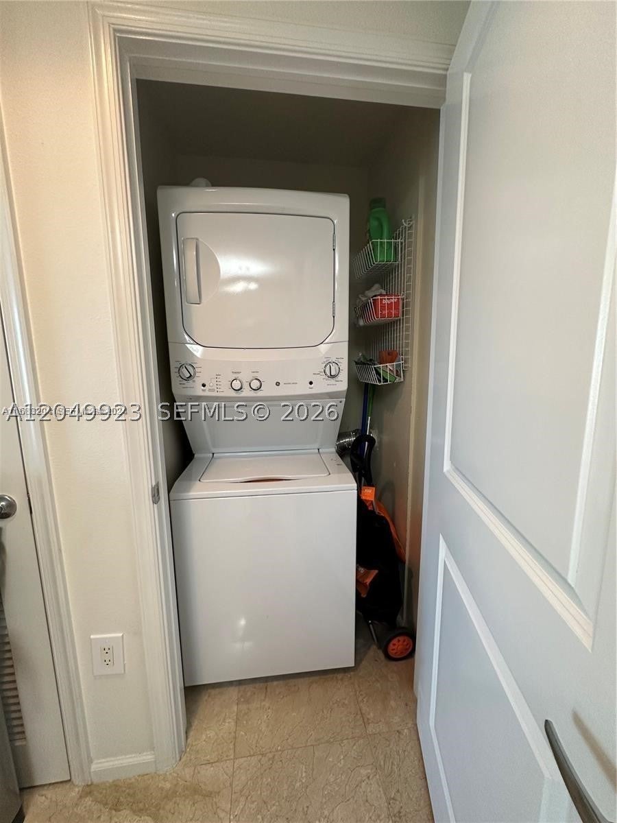 10 Aragon Ave 1113