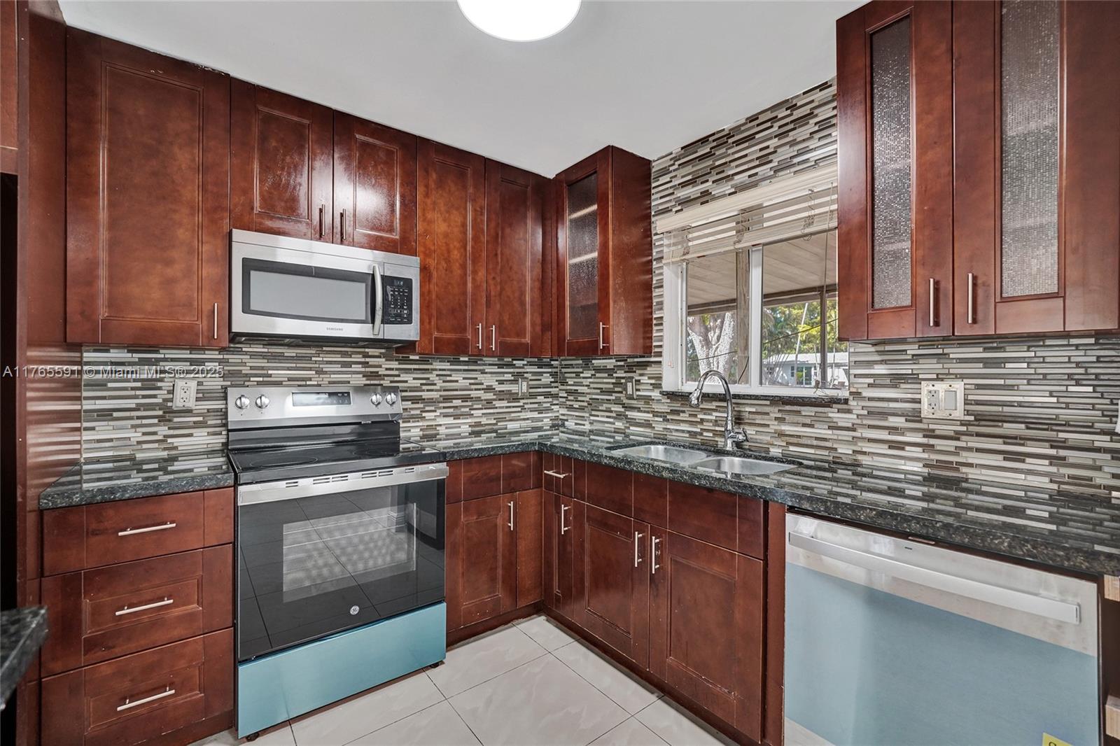 Property for Sale at 924 N 30th Rd, Hollywood, Broward County, Florida - Bedrooms: 3 
Bathrooms: 1  - $580,000
