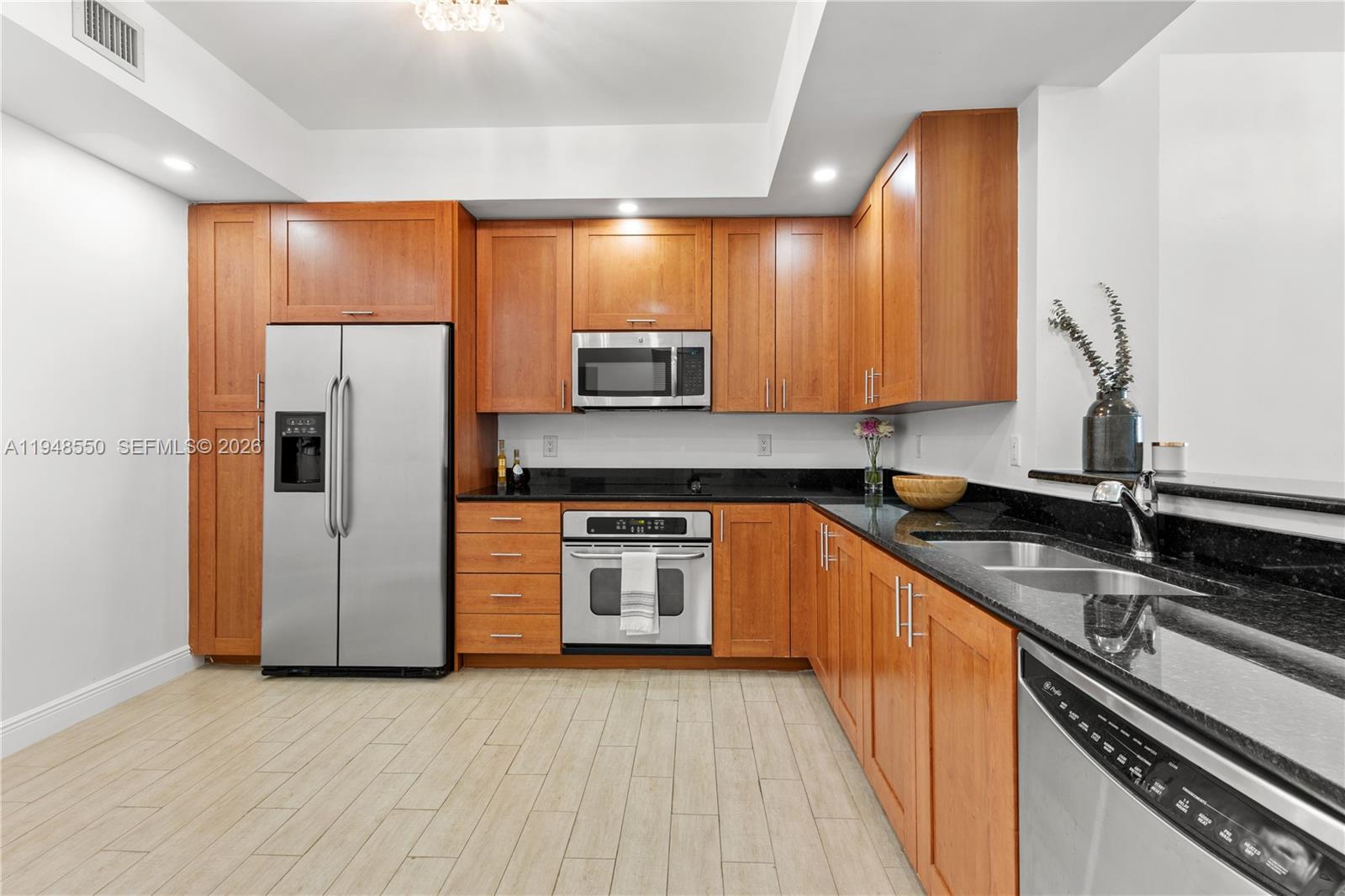 3340 NE 190th St 908