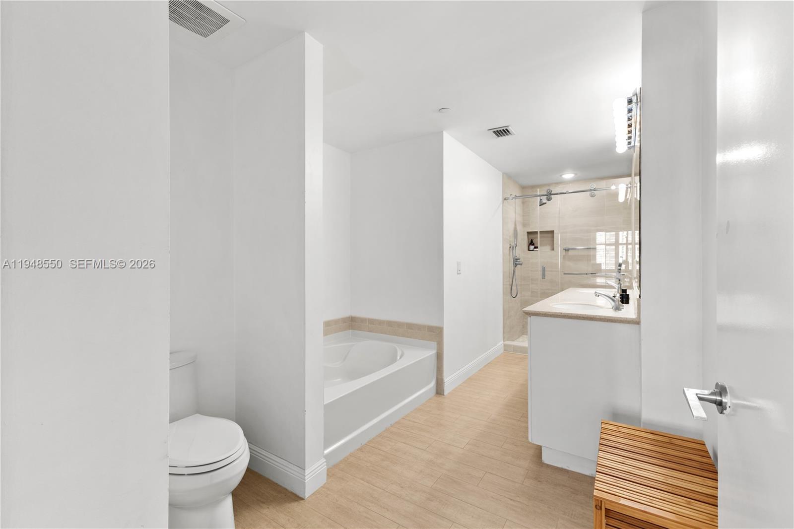 AVENTURA MARINA CONDO NUM - Residential