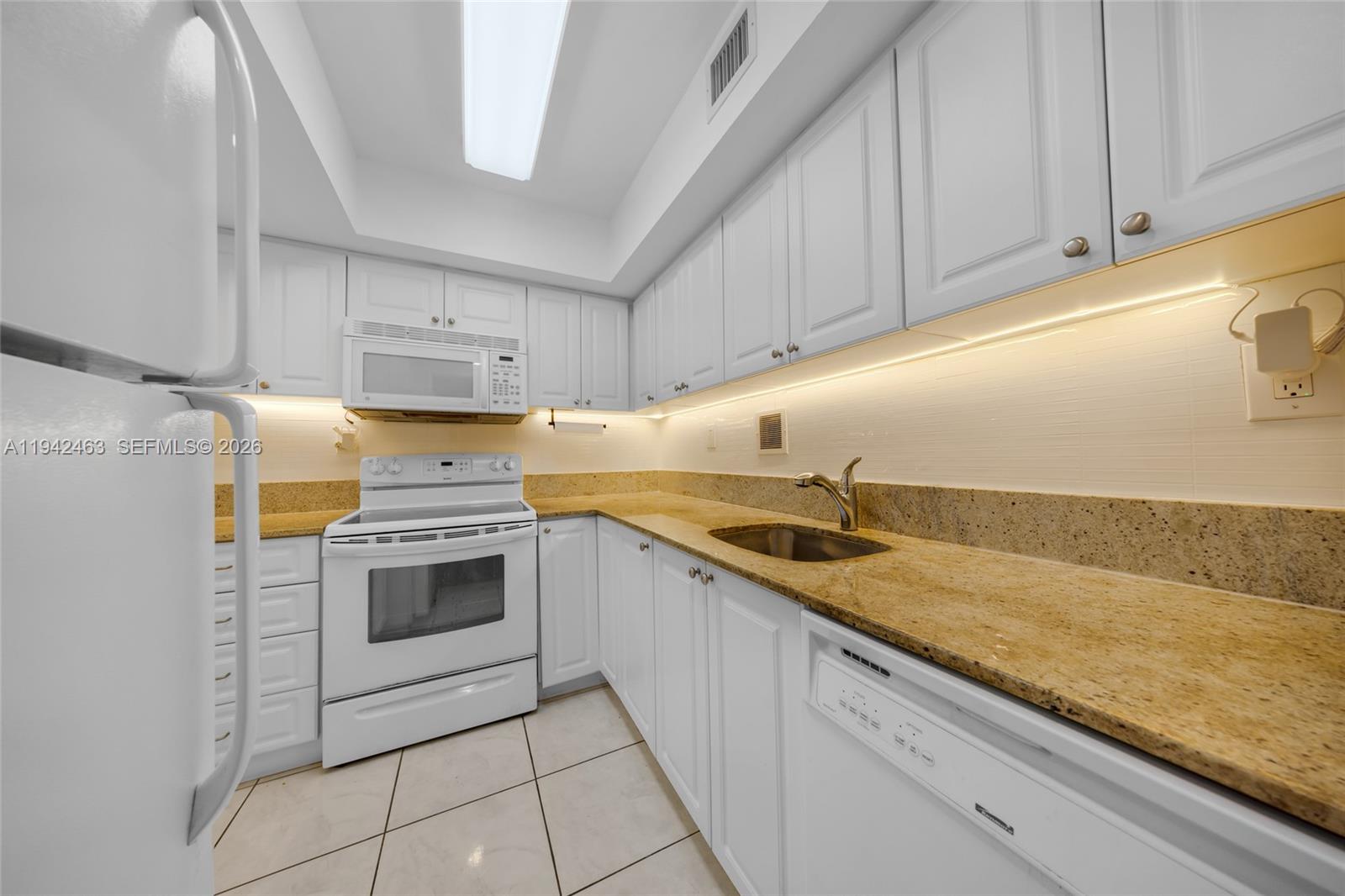 MIRADOR 1200 CONDO - Residential